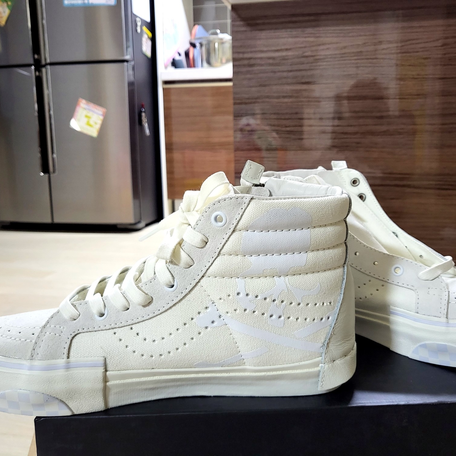 Vans Vault x Mastermind x END. Sk8-Hi Cap LX Marshmallow 착용 스타일