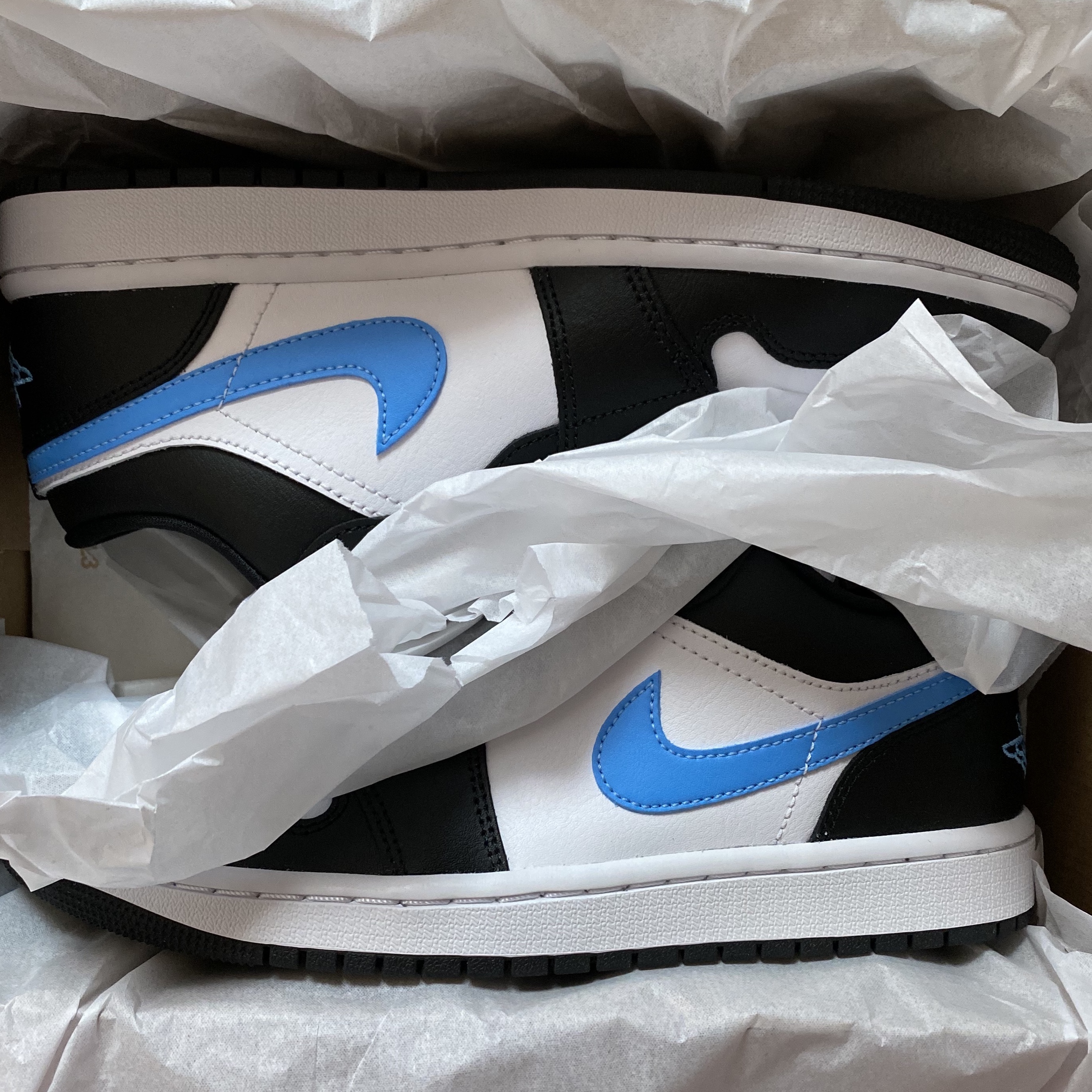 (W) Jordan 1 Low Black University Blue 착용 스타일