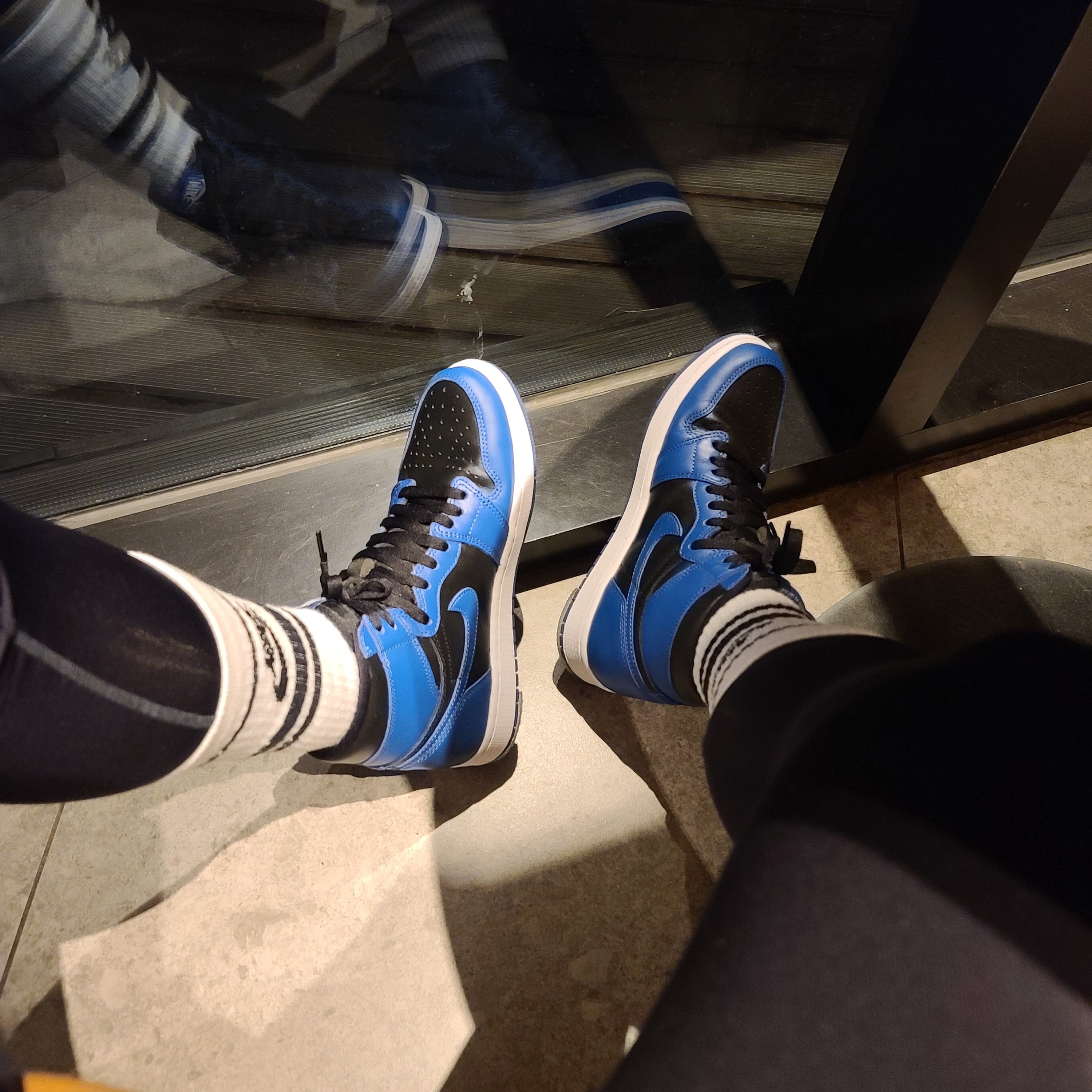 Jordan 1 Retro High OG Dark Marina Blue 착용 스타일 - 2