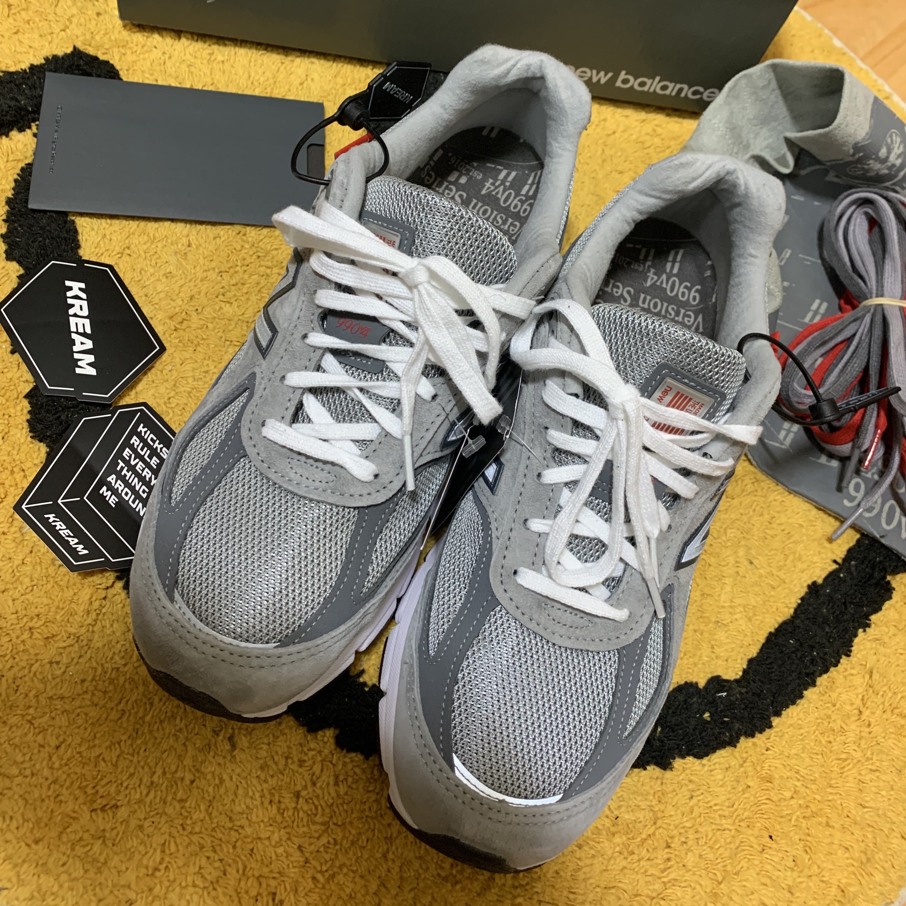 New Balance 990vs4 Made in USA Grey 착용 스타일 - 2