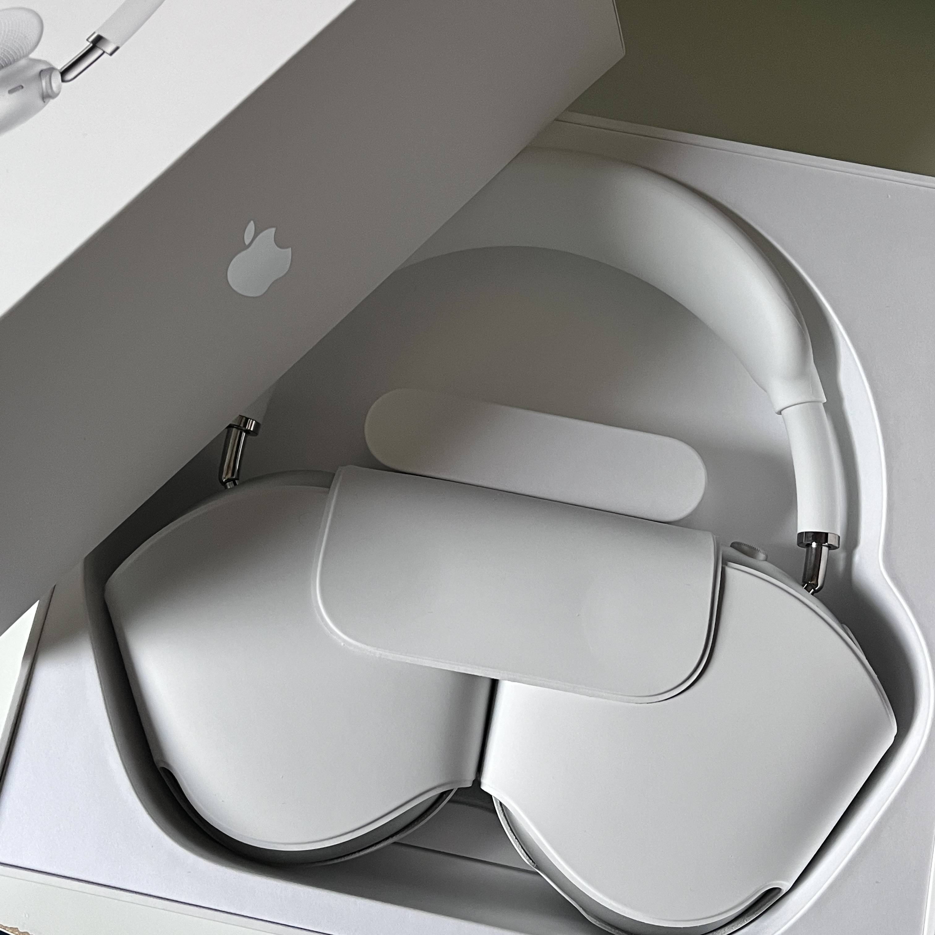 Apple AirPods Max Lightning Silver (Korean Ver.) 착용 스타일 - 1