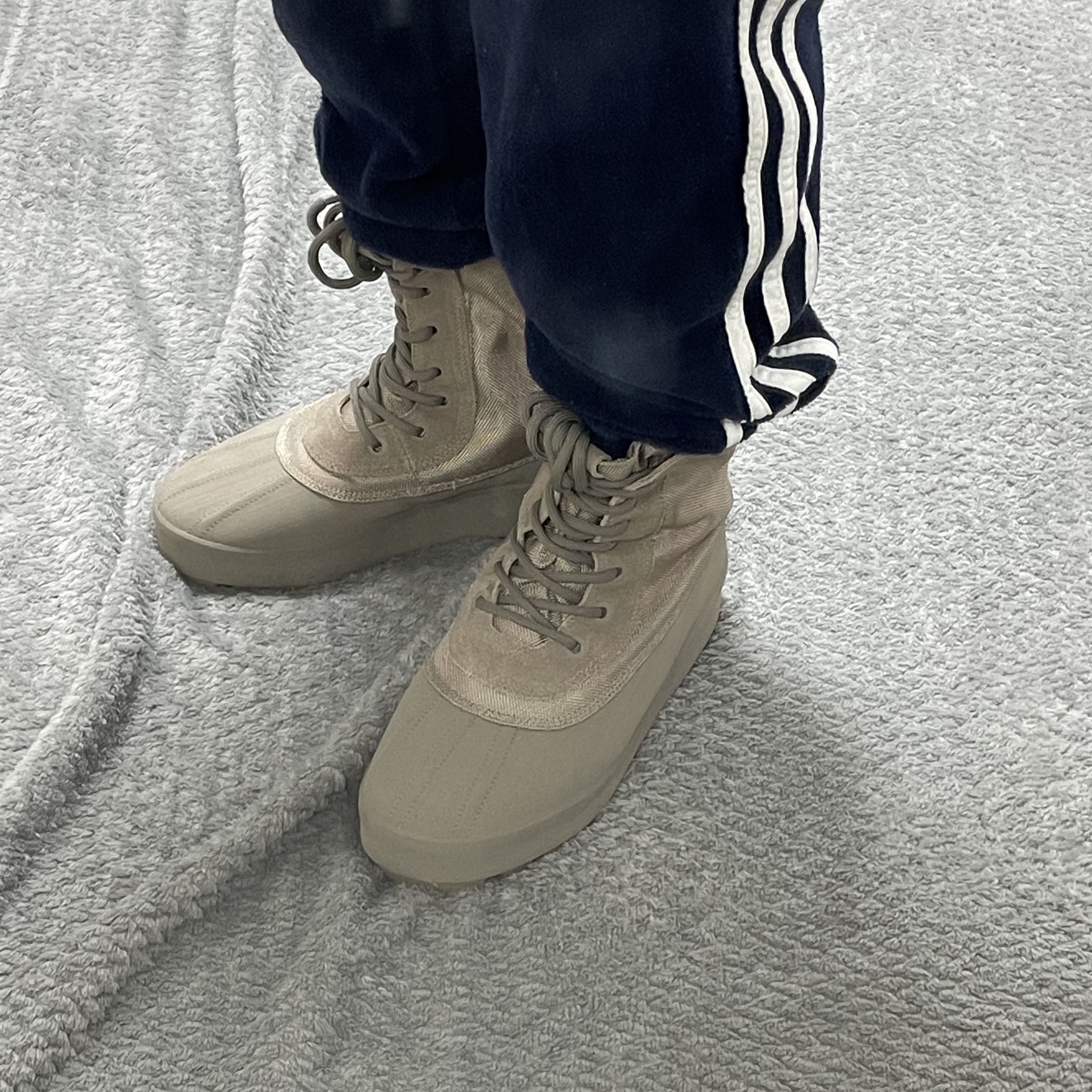 Adidas Yeezy 950 Moonrock 착용 스타일 - 2