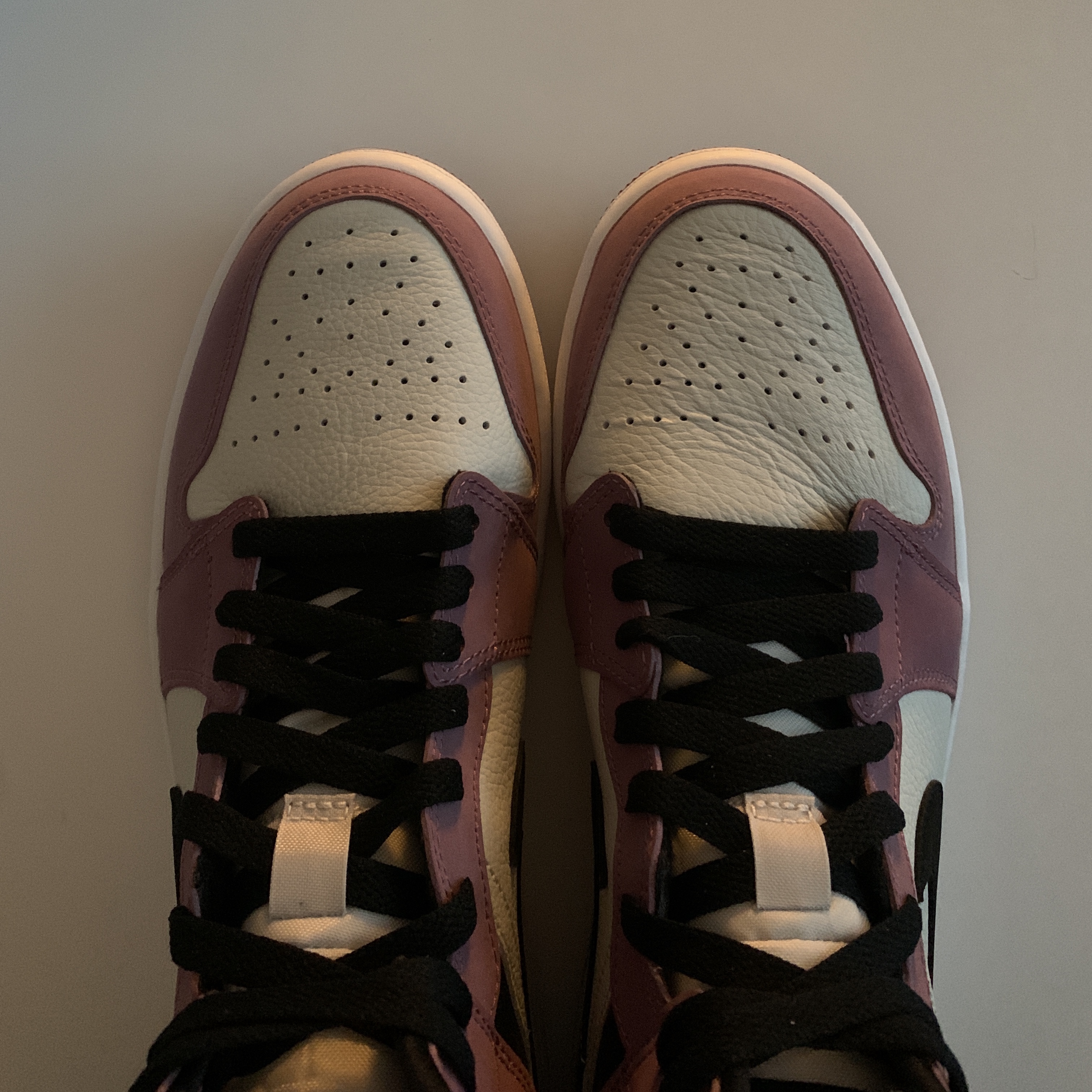 (W) Jordan 1 Mid SE Light Mulberry 착용 스타일 - 1