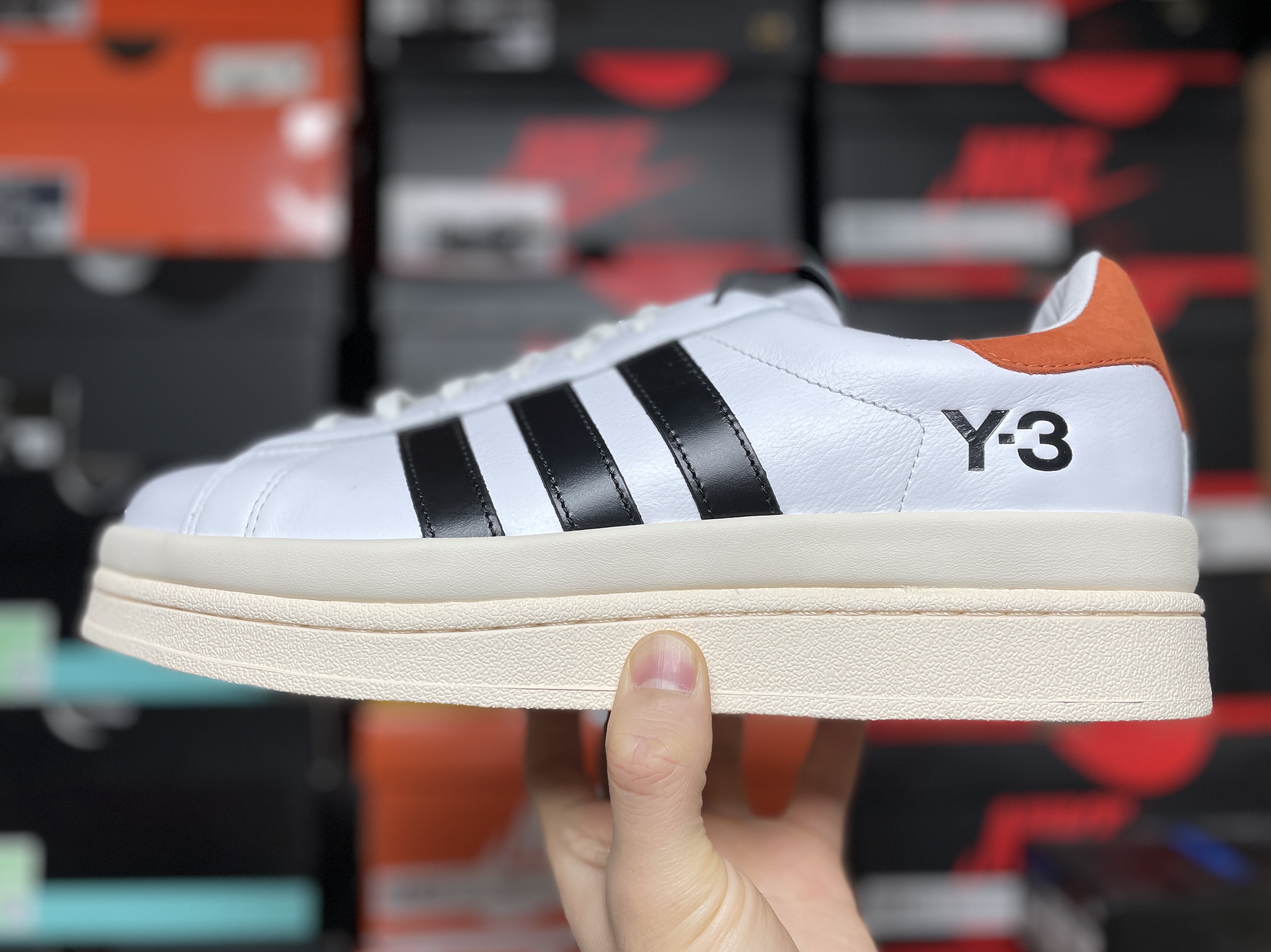 Y-3 Hicho White Black Red 착용 스타일
