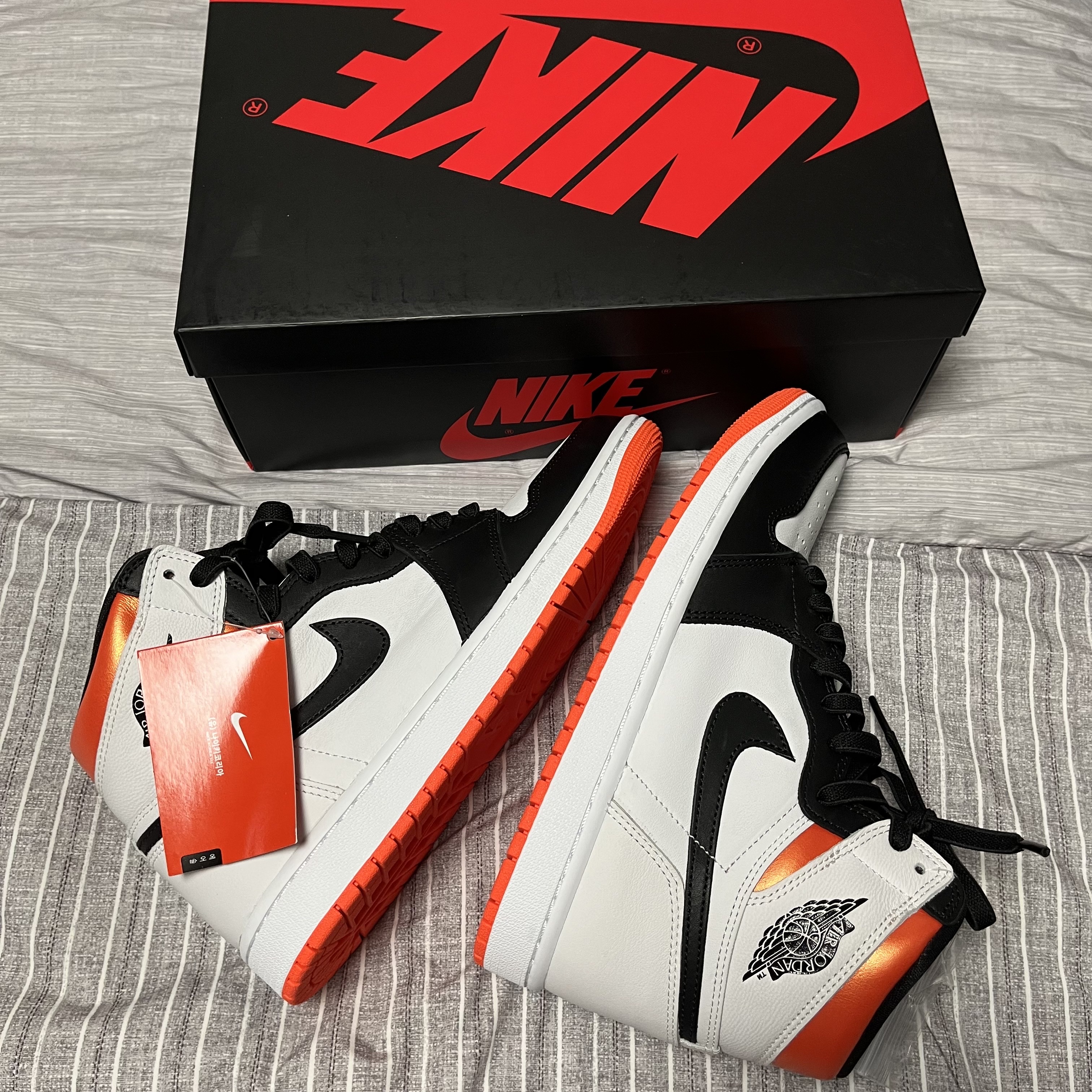 Jordan 1 Retro High OG Electro Orange 착용 스타일 - 1