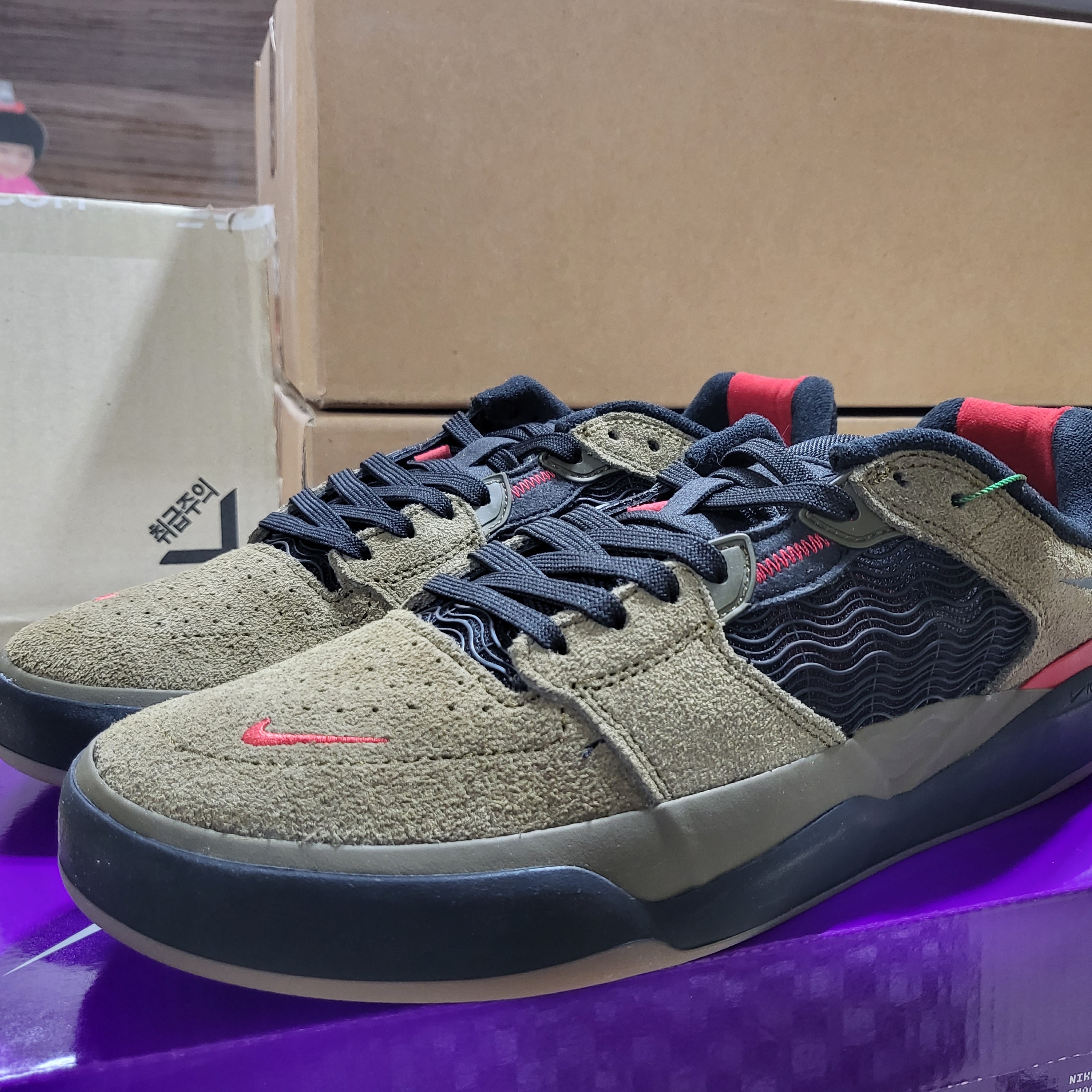 Nike SB Ishod Wair Light Olive 착용 스타일