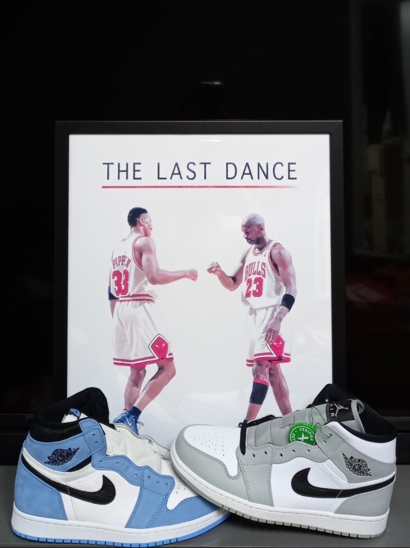 Jordan 1 Mid Light Smoke Grey, Jordan 1 Retro High OG University Blue 착용 스타일