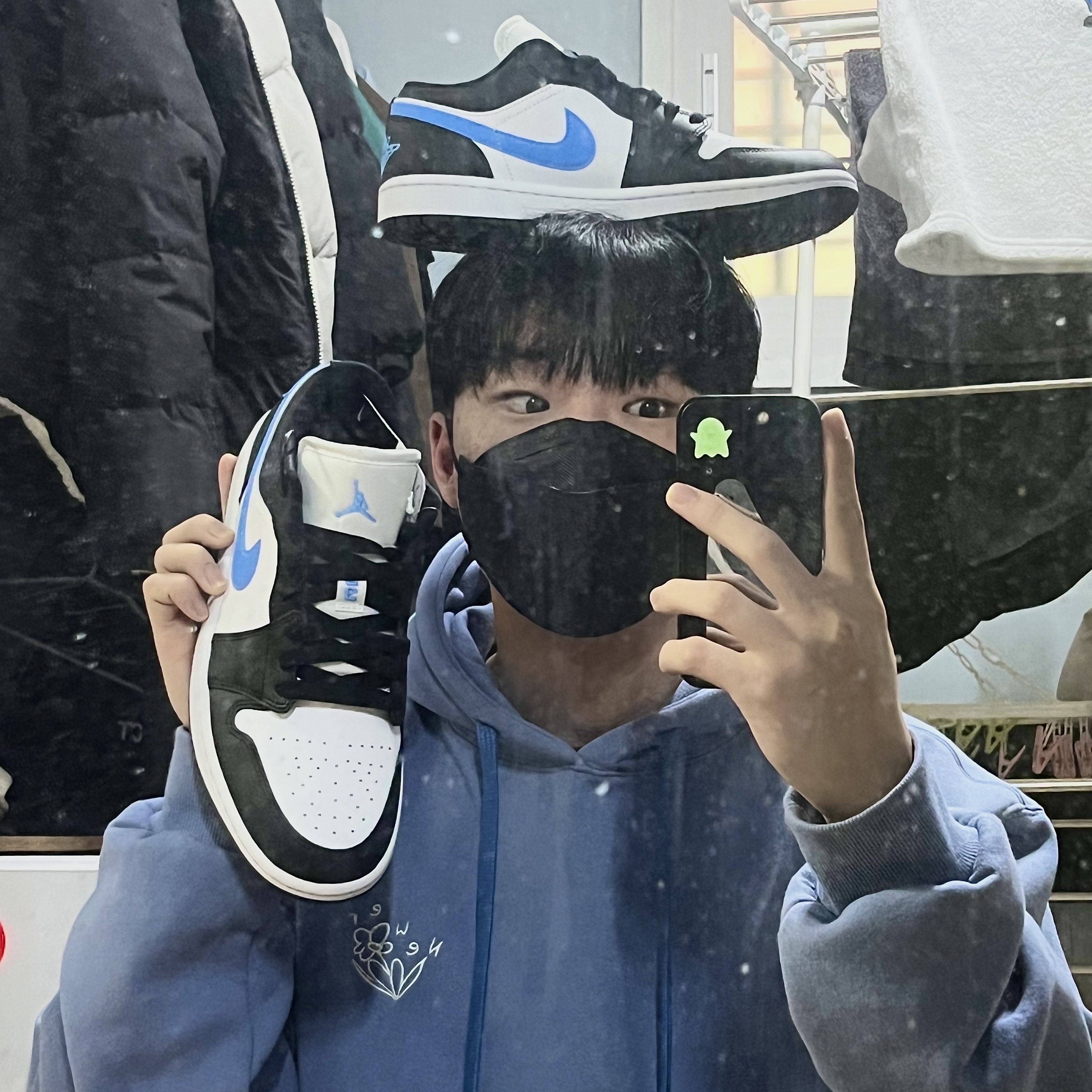 (W) Jordan 1 Low Black University Blue 착용 스타일 - 1