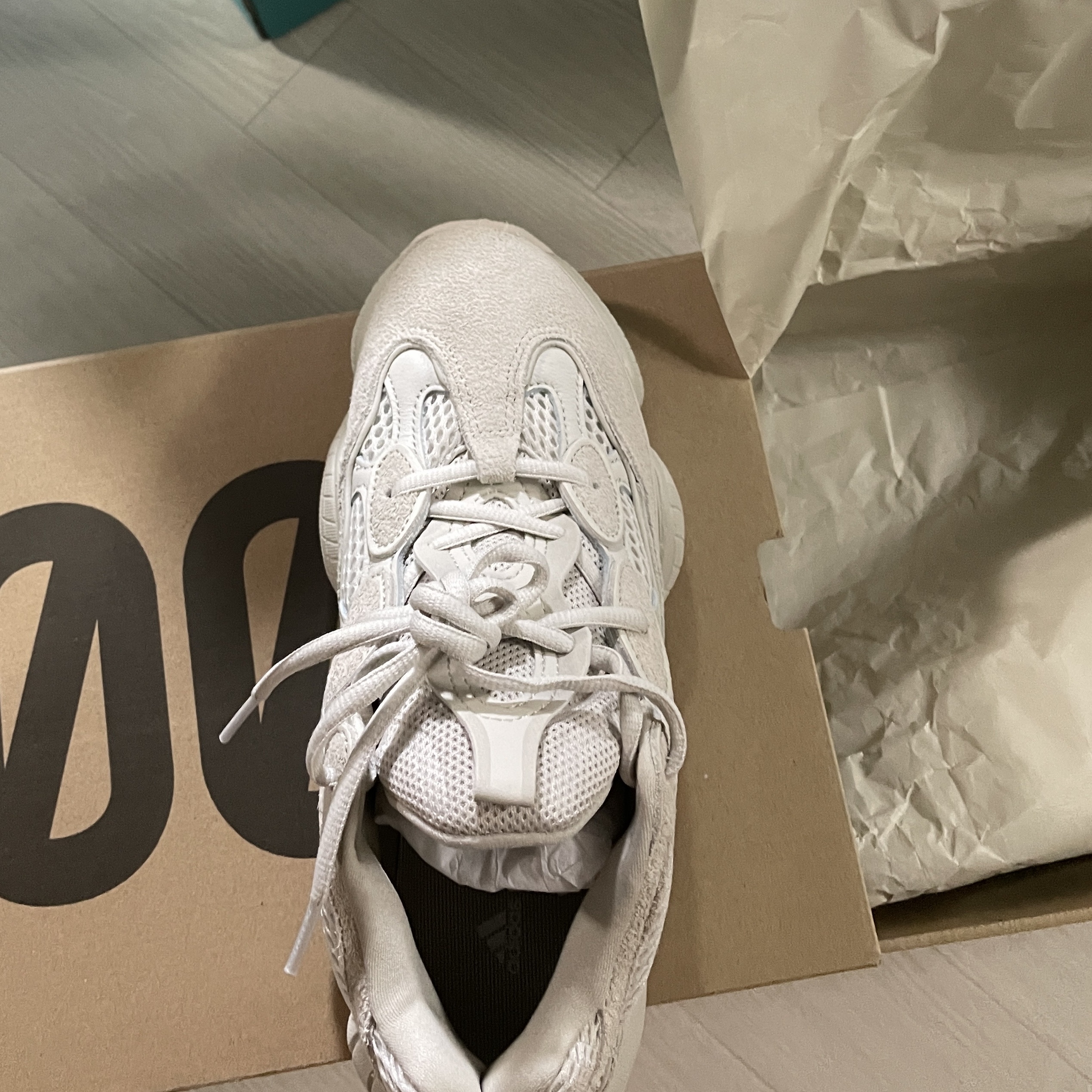 Adidas Yeezy 500 Blush 2022 착용 스타일 - 1
