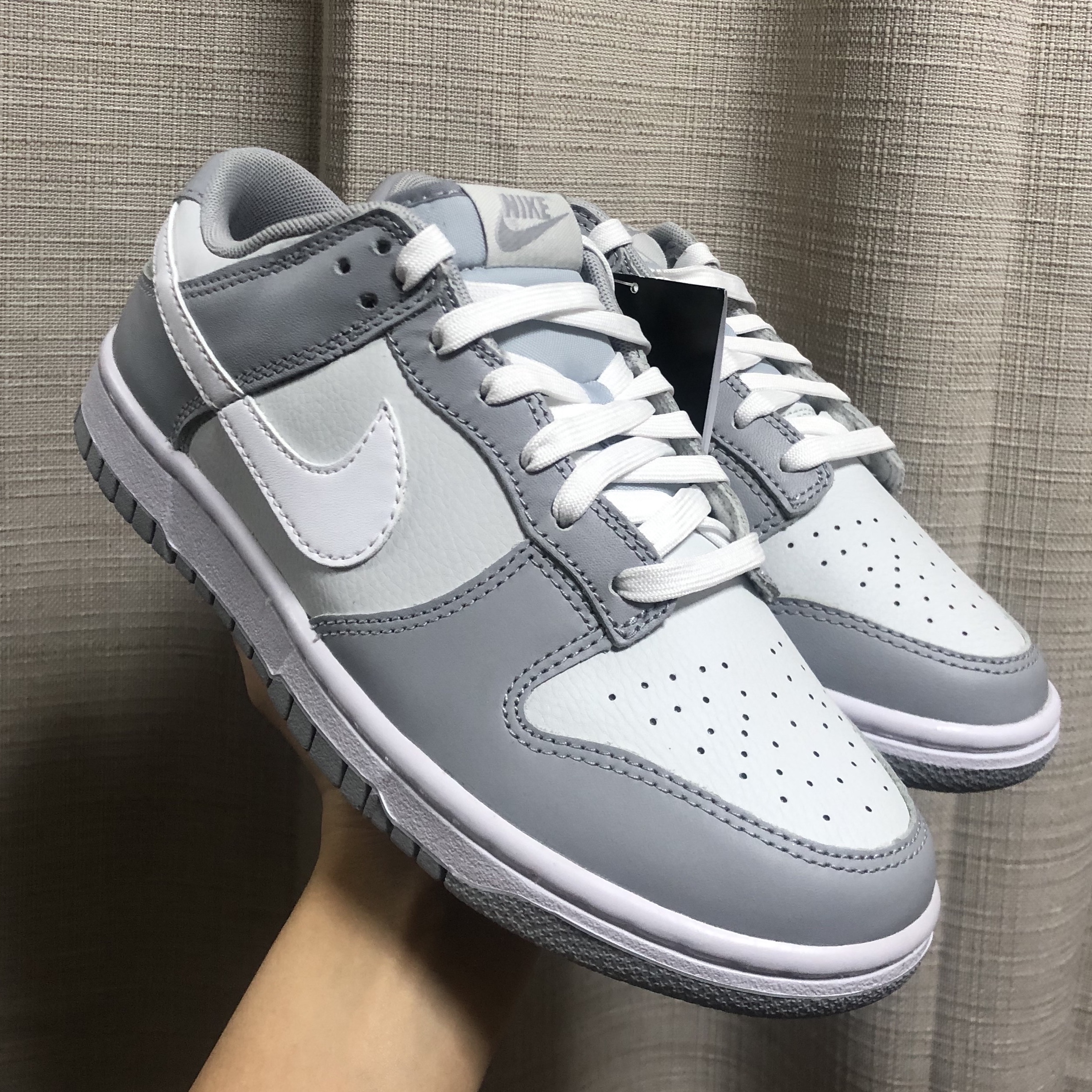 Nike Dunk Low Retro Wolf Grey 착용 스타일 - 2