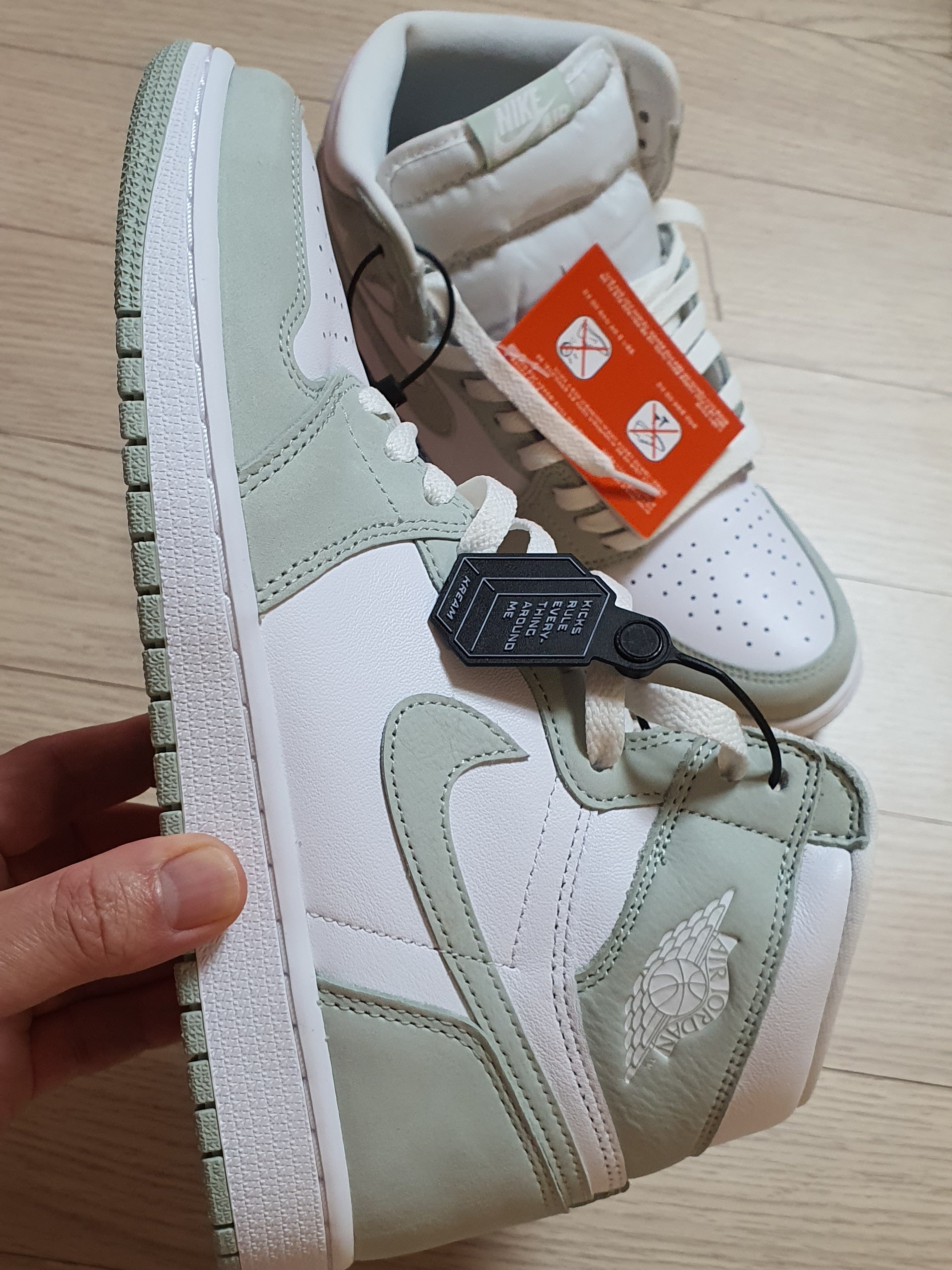 (W) Jordan 1 Retro High OG Seafoam 착용 스타일 - 2