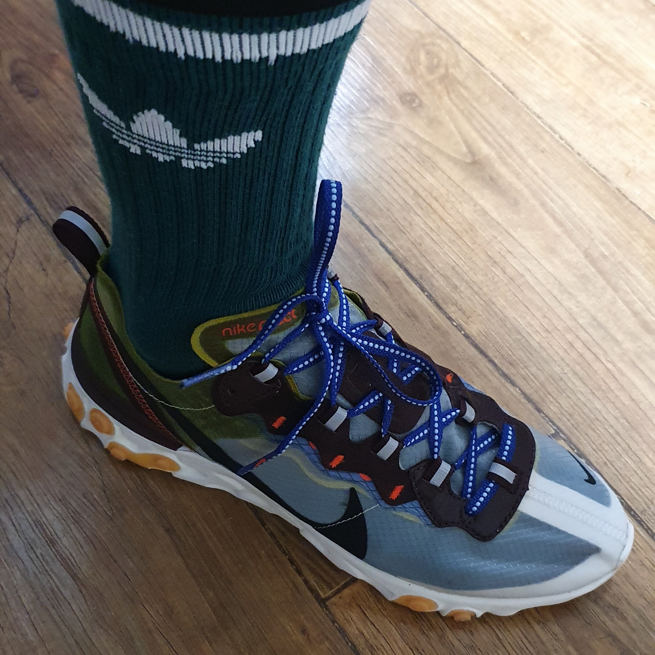 Nike React Element 87 Moss 착용 스타일