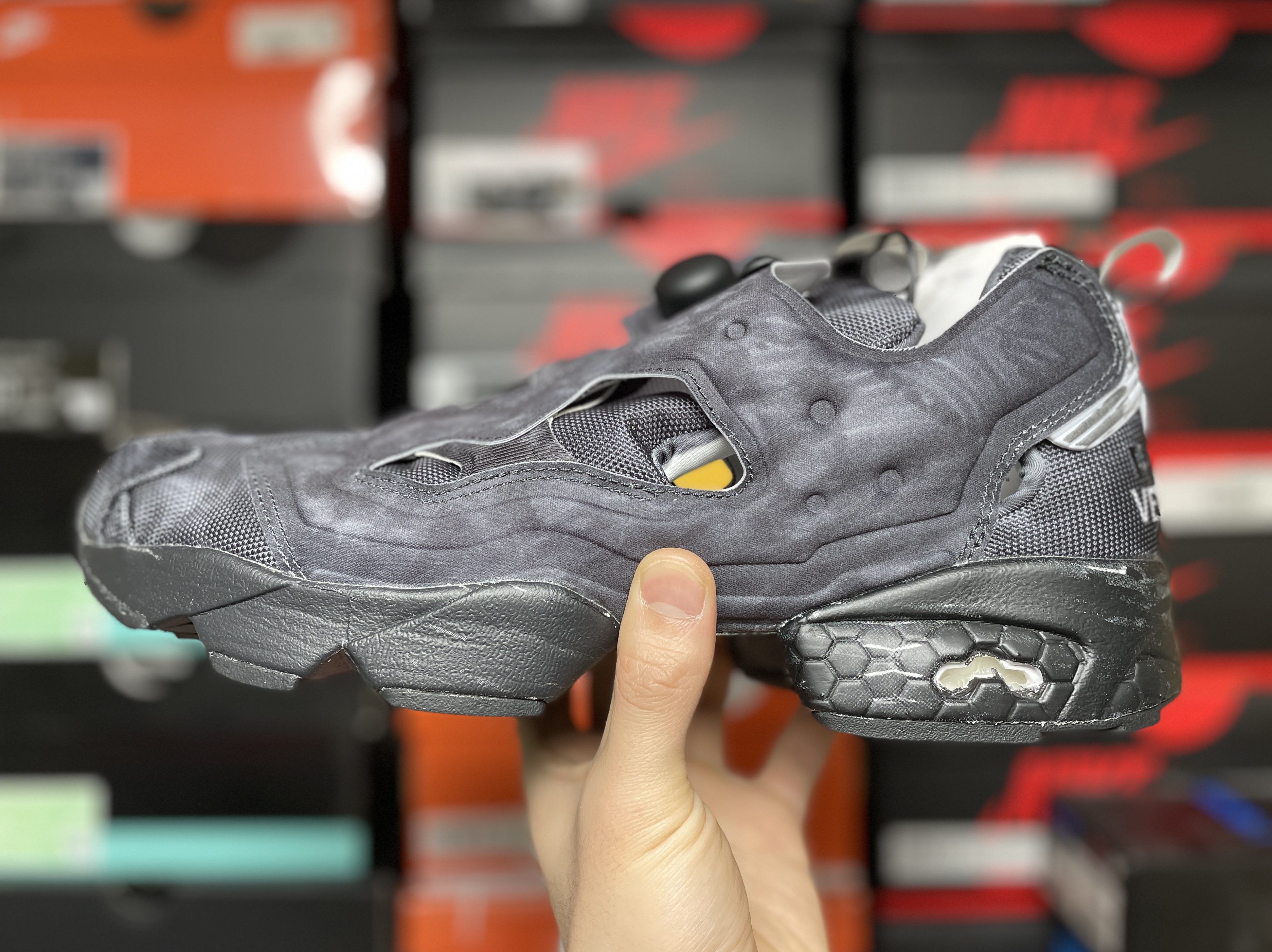Reebok x Vetements Instapump Fury OG Washed Black 착용 스타일