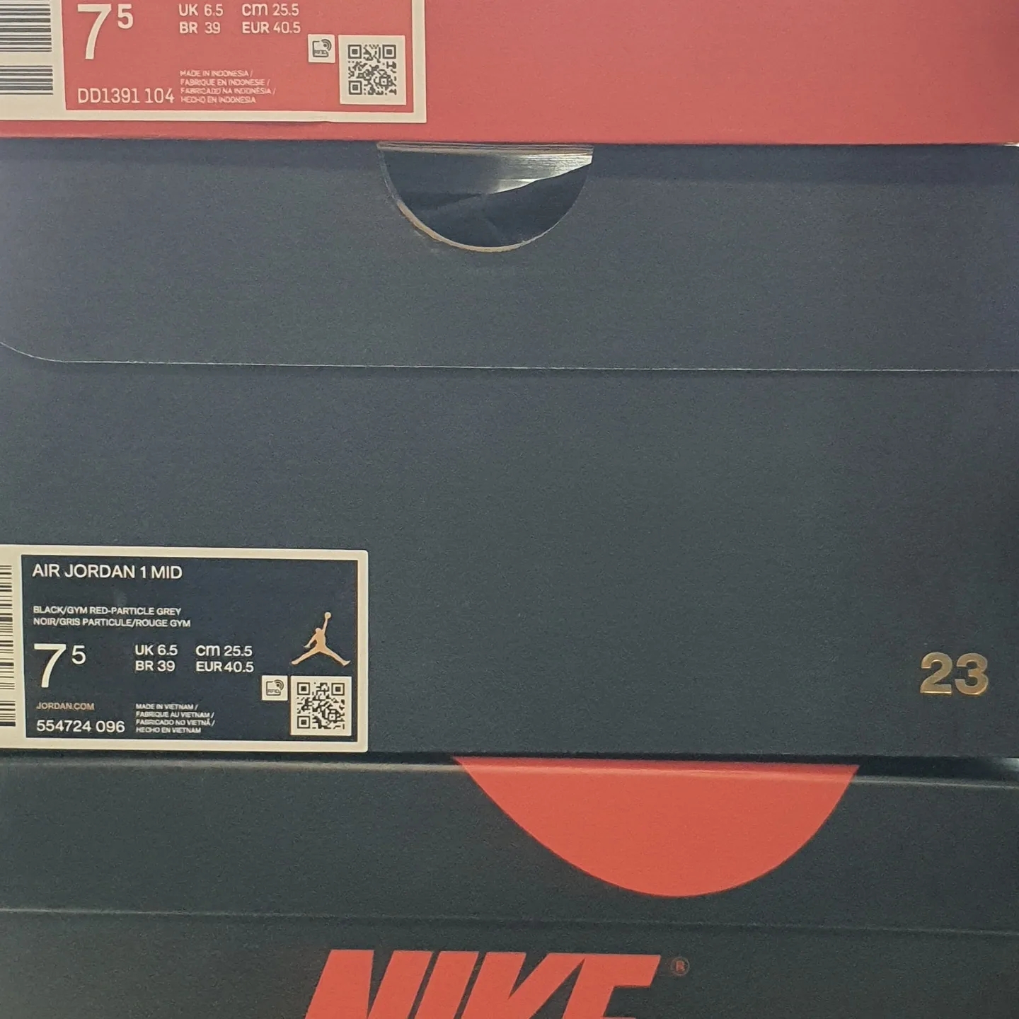 Nike Dunk Low Retro Championship Court Purple, Jordan 1 Retro High OG University Gold Light Bordeaux 착용 스타일 - 4