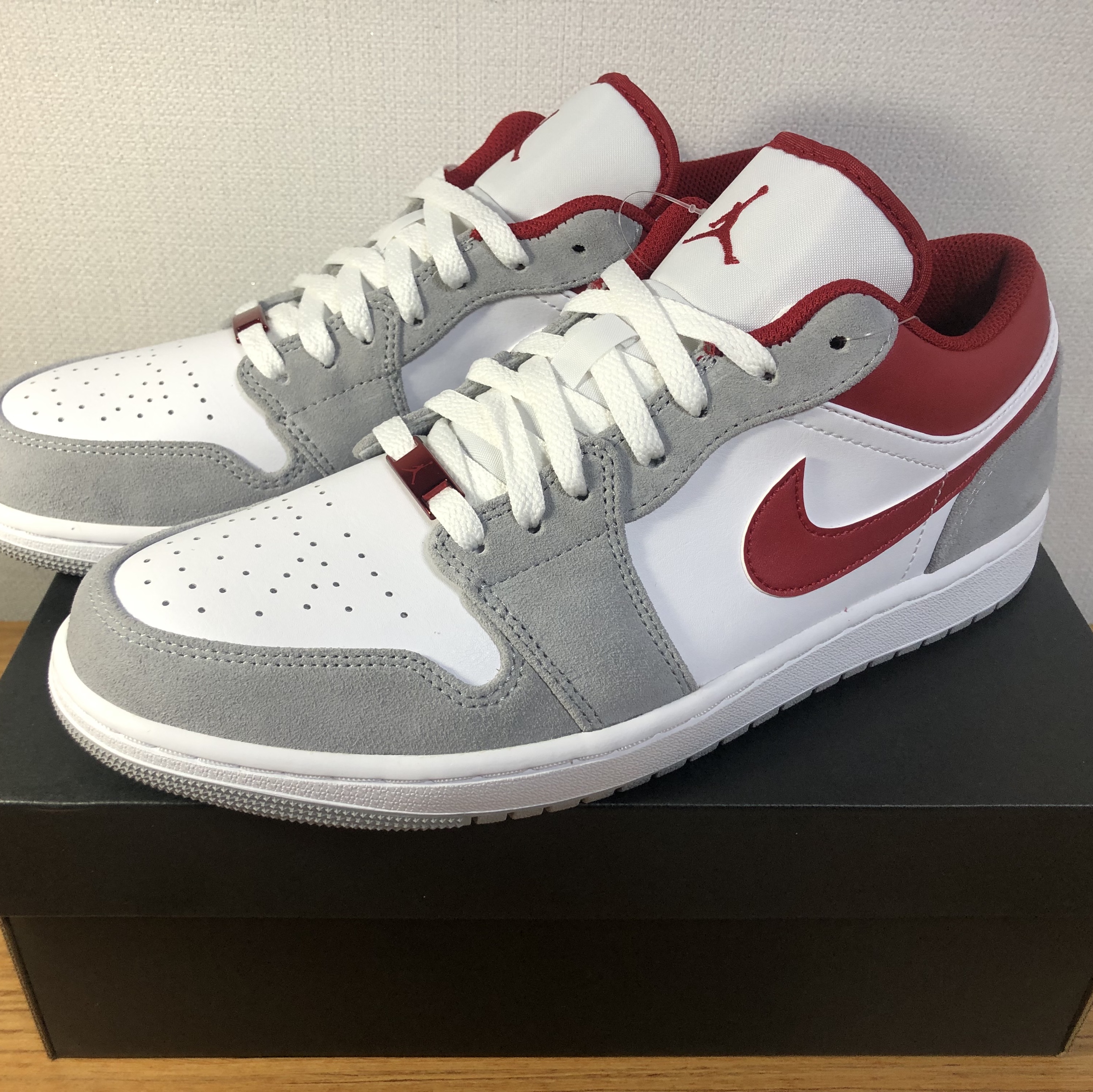 Jordan 1 Low SE Light Smoke Grey Gym Red 착용 스타일