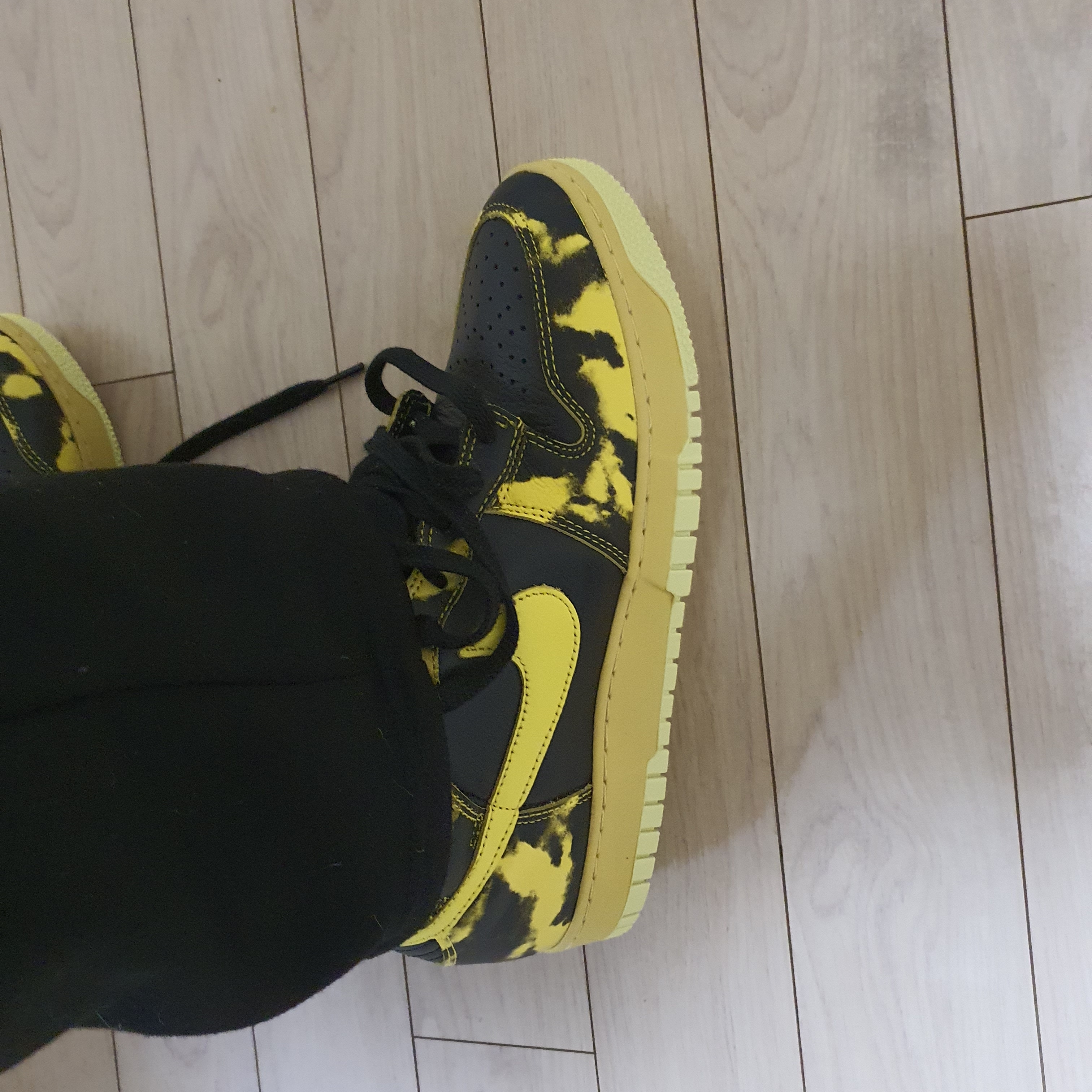 Nike Dunk High 1985 SP Yellow Acid Wash 착용 스타일 - 4