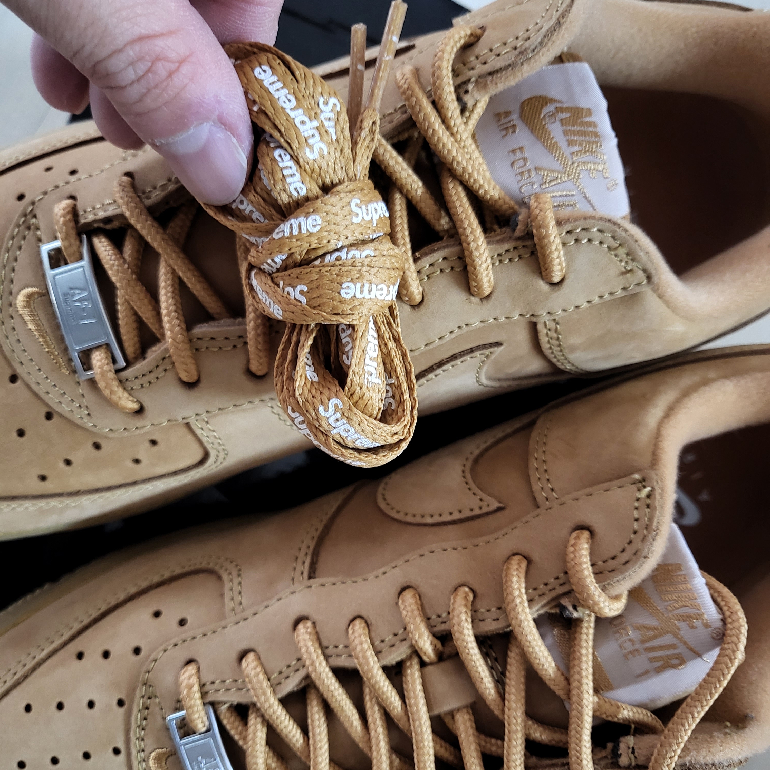 Nike x Supreme Air Force 1 Low Flax 착용 스타일 - 2