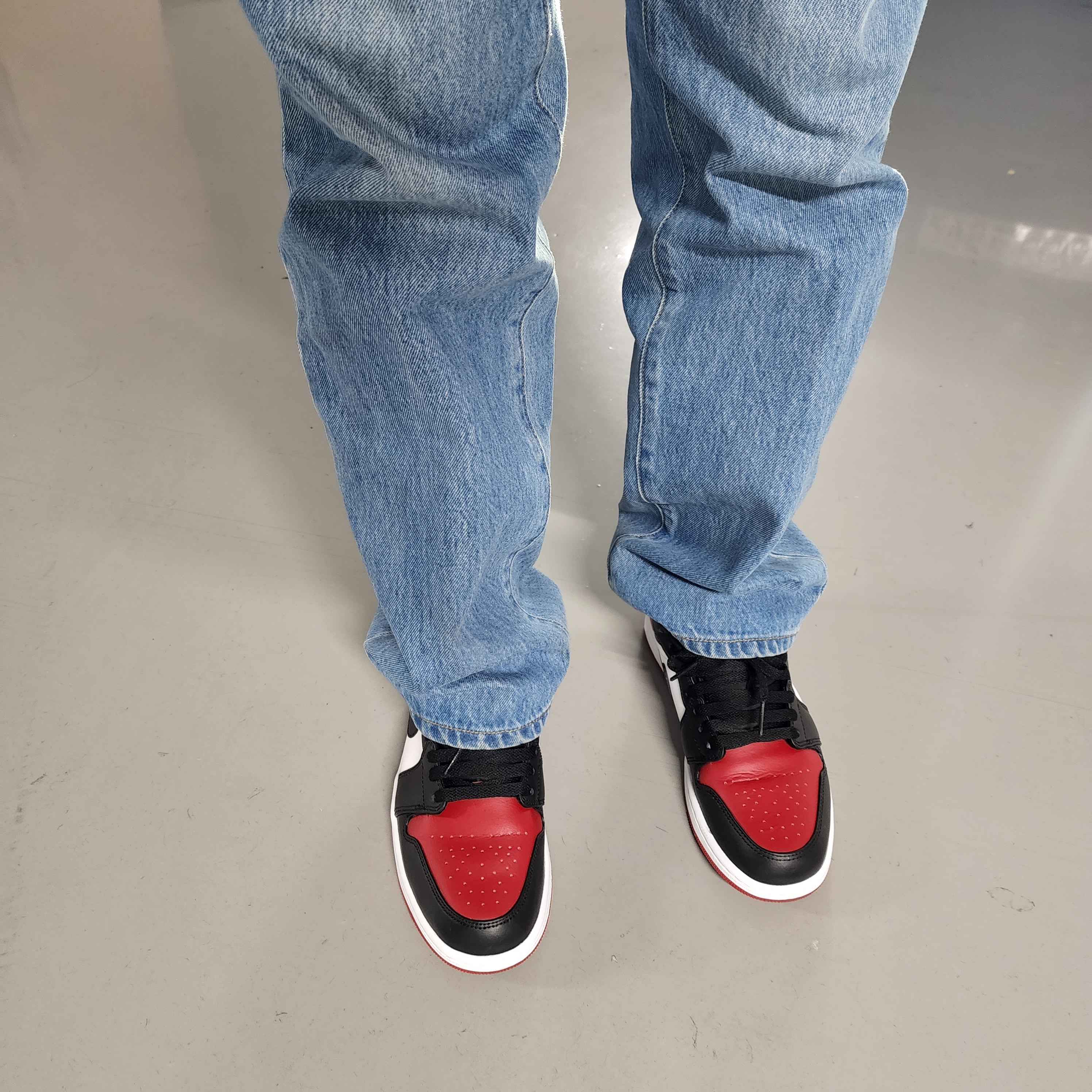 Jordan 1 Low Bred Toe 착용 스타일 - 1
