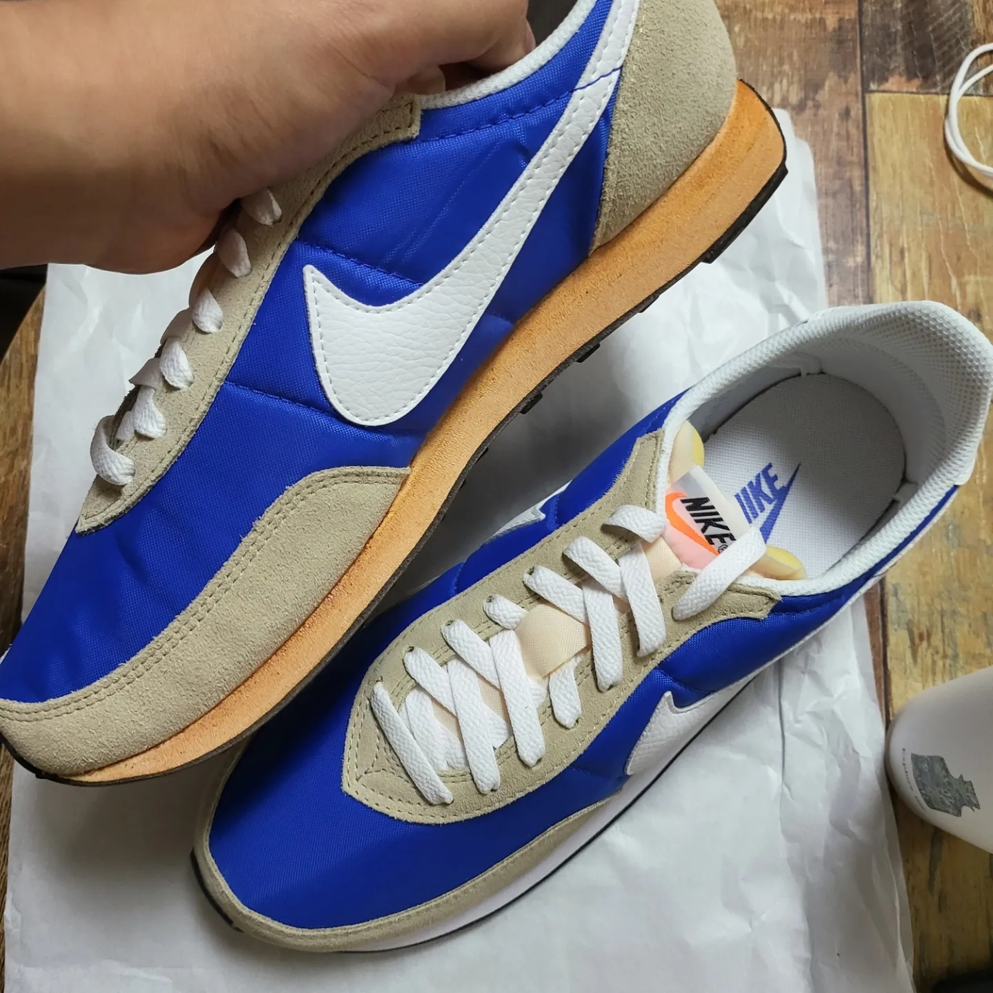 Nike Waffle Trainer 2 Hyper Royal Rattan 착용 스타일 - 5