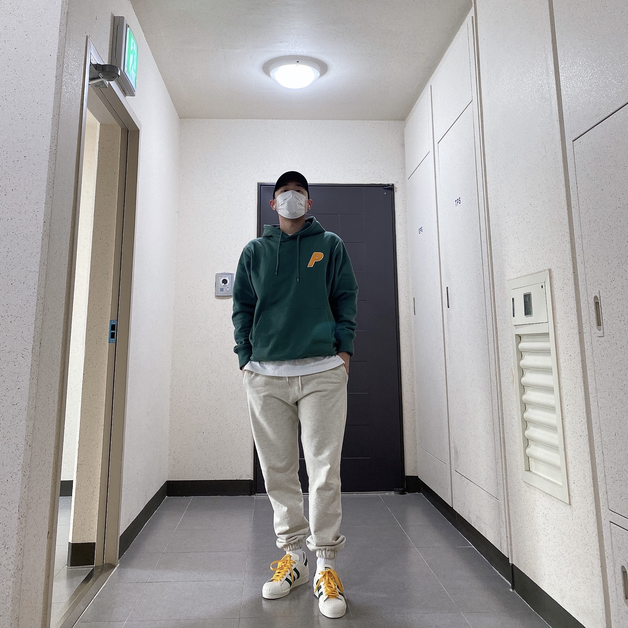 Palace Tri-Chenille Hood Green - 21FW, Adidas Superstar 82 Off White Dark Green 착용 스타일 - 1