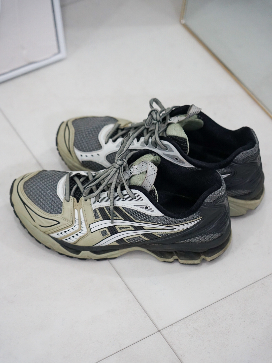 Asics UB1-S Gel-Kayano 14 Piedmont Grey 착용 스타일