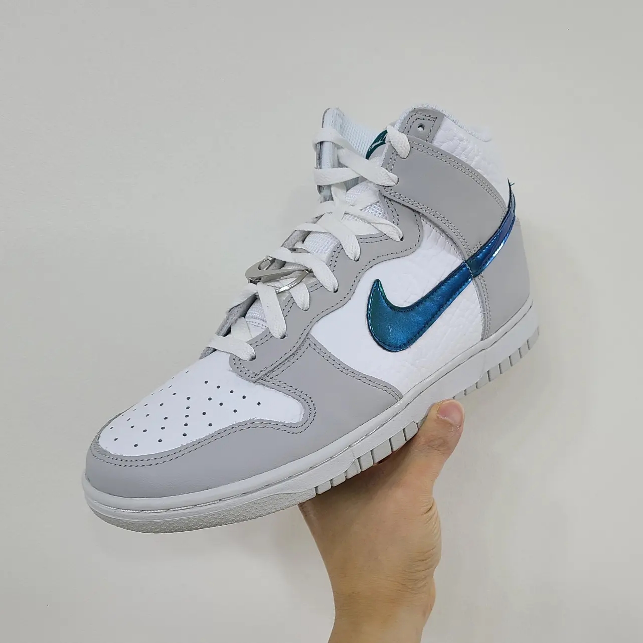 (W) Nike Dunk High Ring Bling, (W) Nike Air Force 1 Shadow Grey Fog Bright Spruce 착용 스타일 - 1