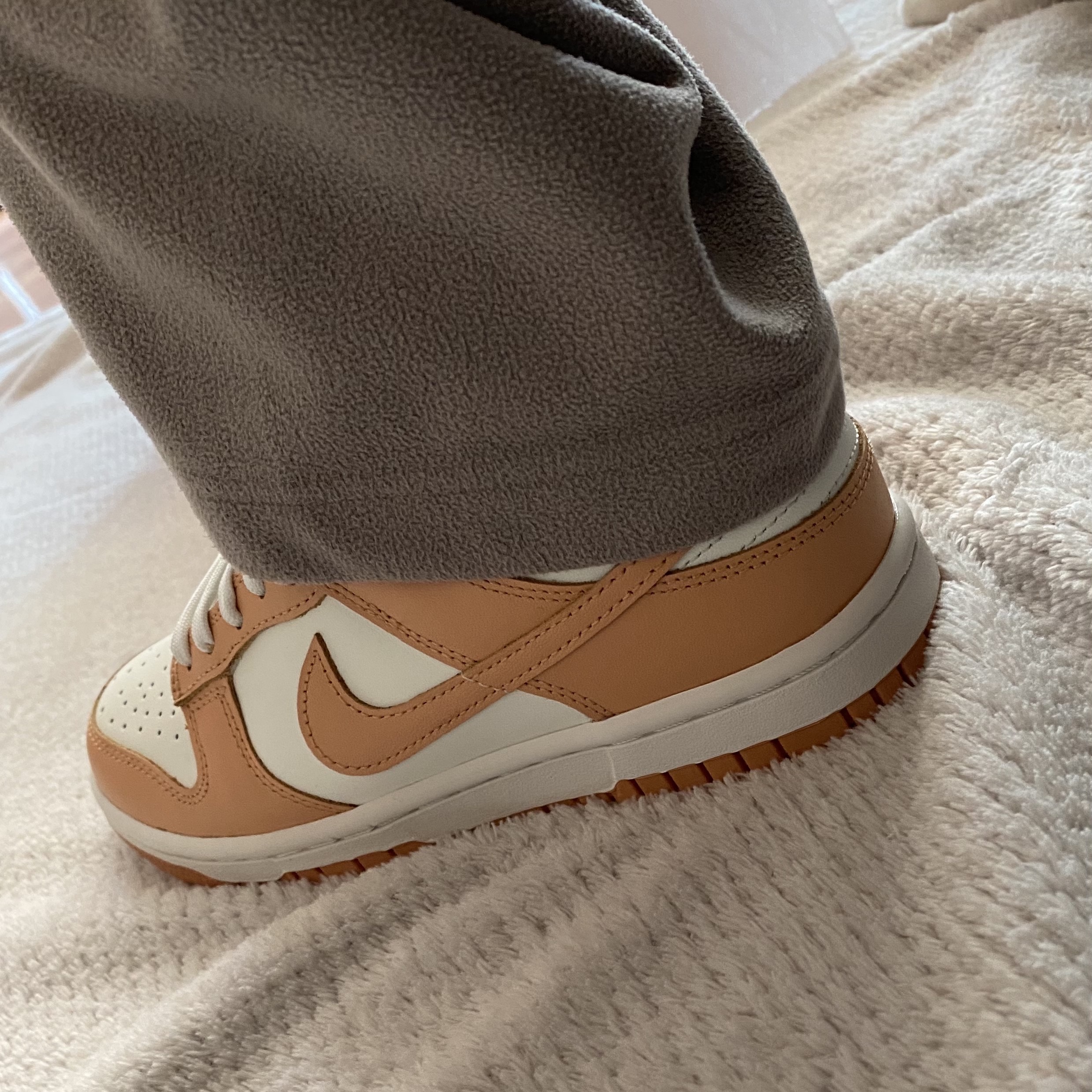 (W) Nike Dunk Low Harvest Moon 착용 스타일 - 1