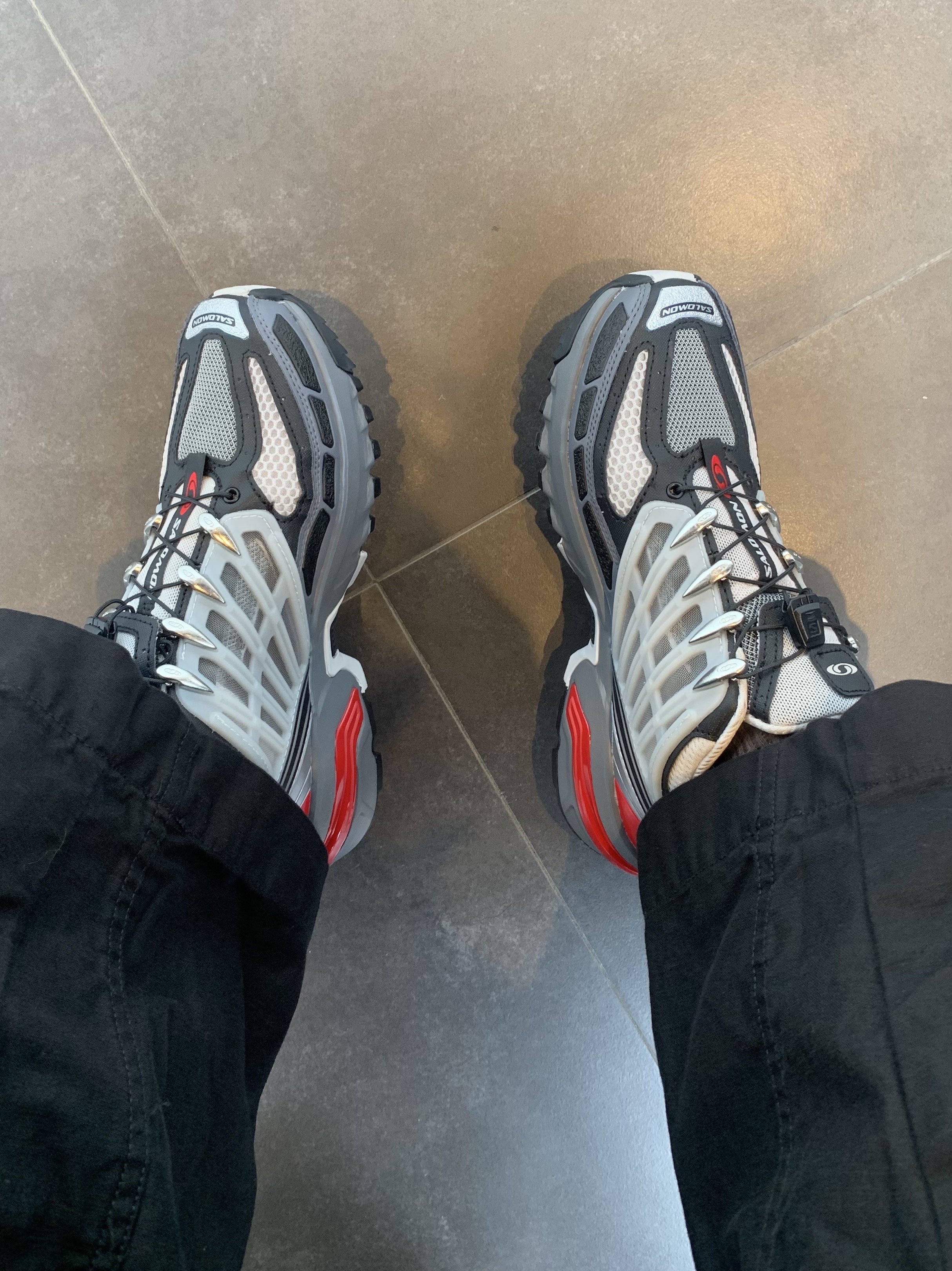 Salomon ACS Pro ADV Lunar Rock Goji 착용 스타일 - 1