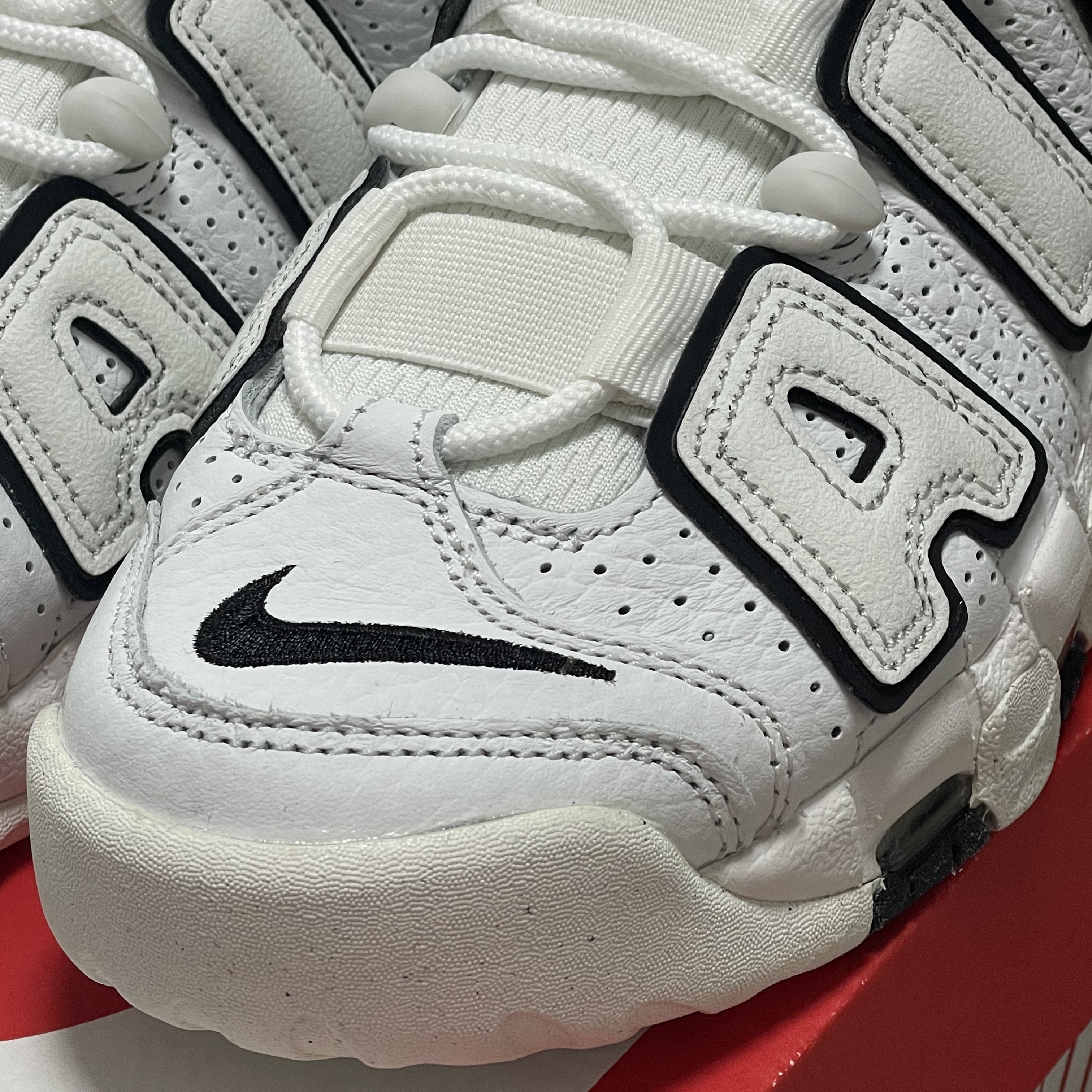 (W) Nike Air More Uptempo Summit White 착용 스타일