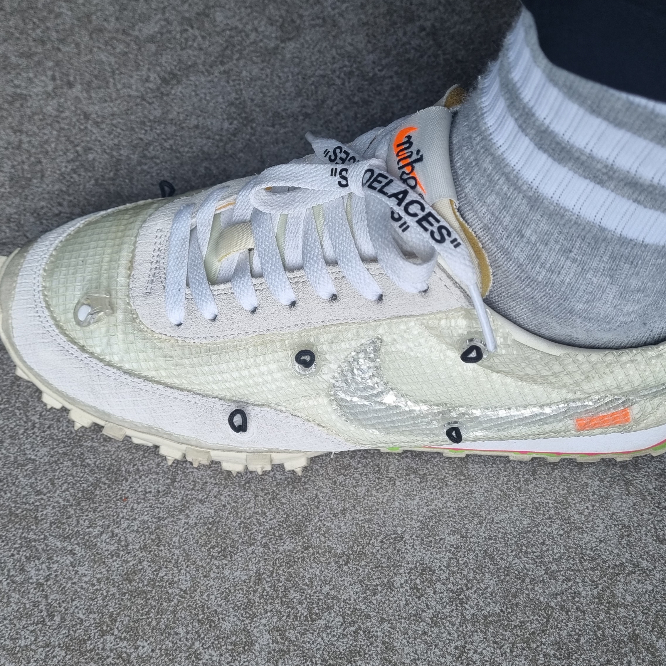(W) Nike x Off-White Waffle Racer White 착용 스타일