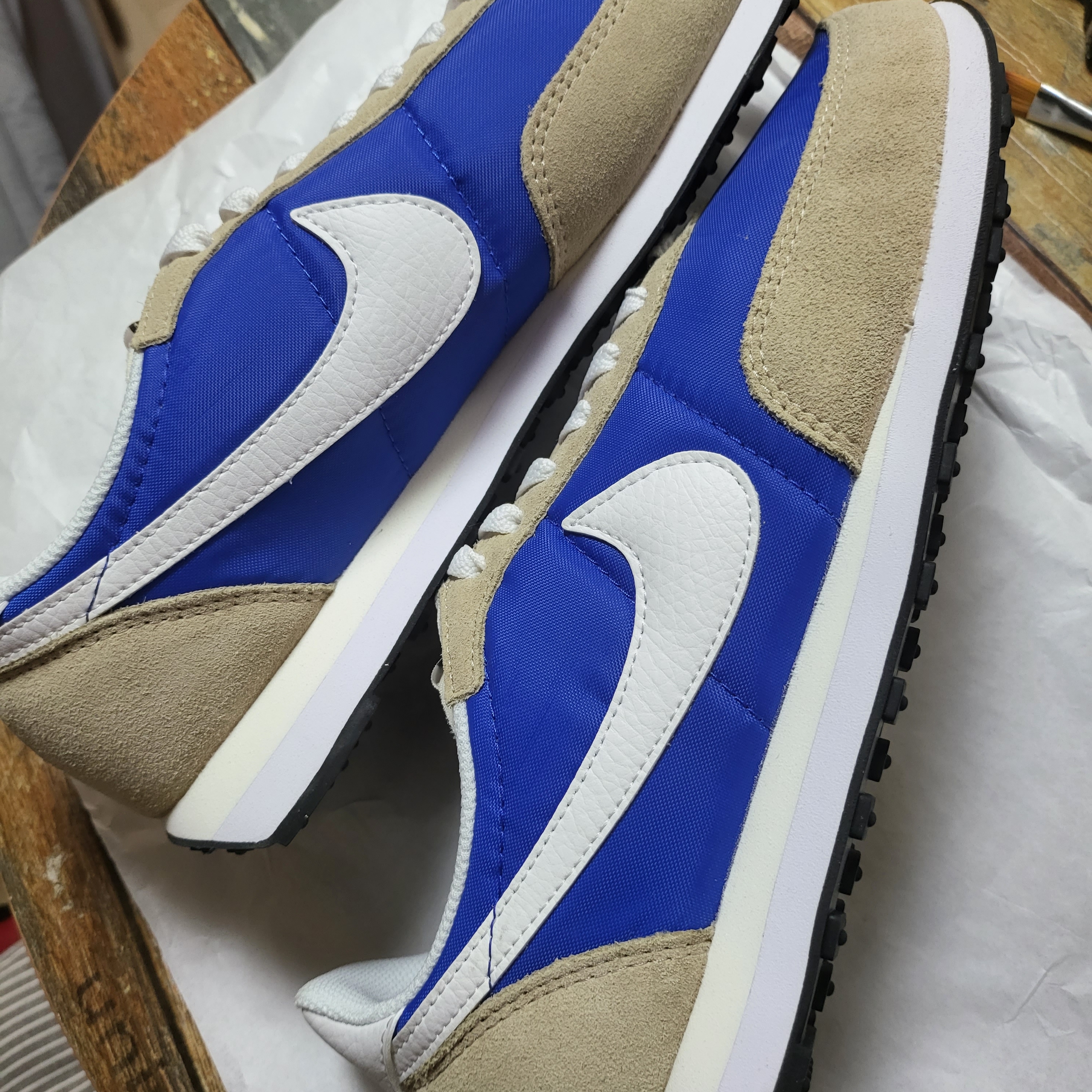 Nike Waffle Trainer 2 Hyper Royal Rattan 착용 스타일 - 2