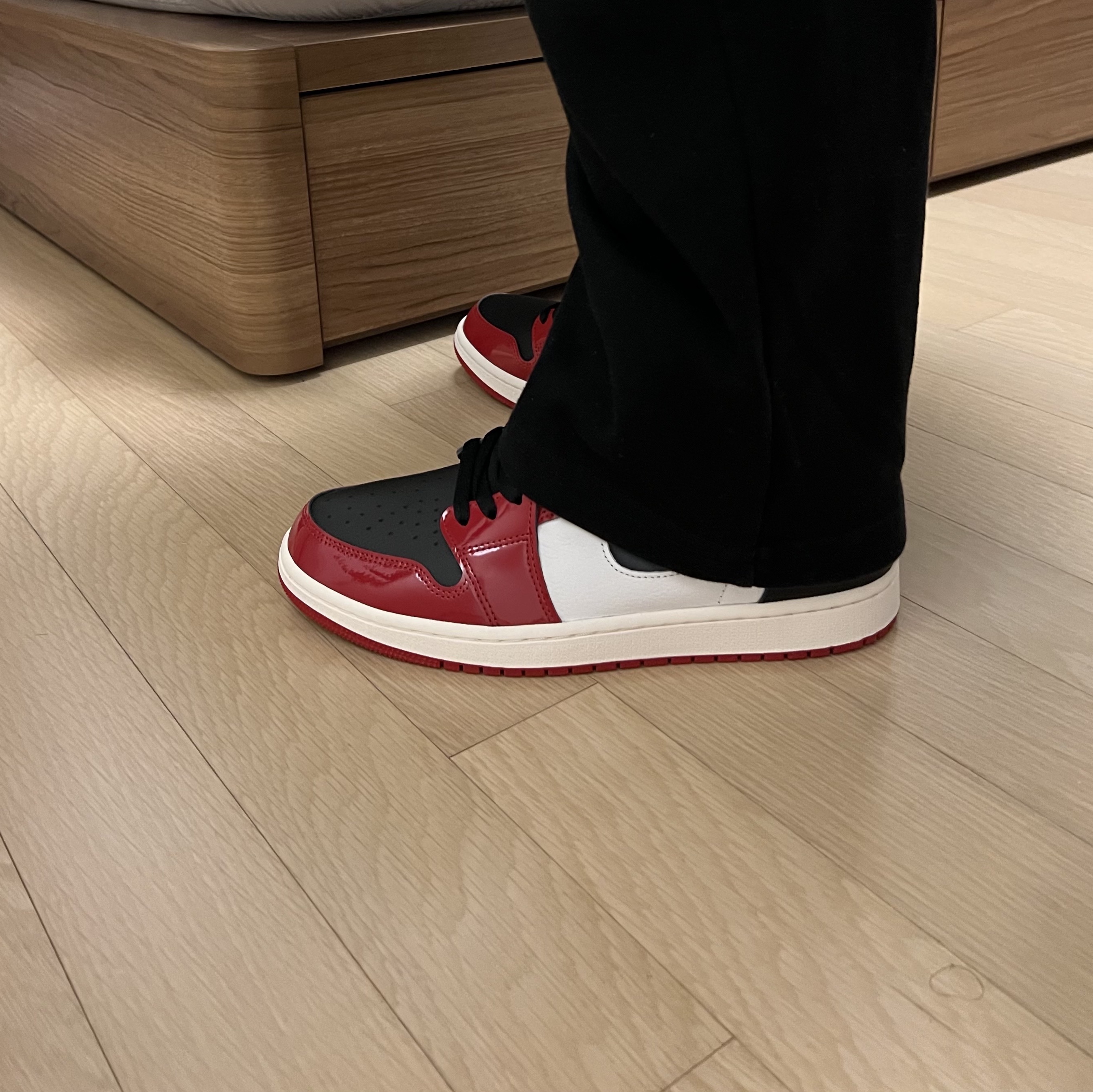 (W) Jordan 1 Zoom Air CMFT Gym Red Black 착용 스타일