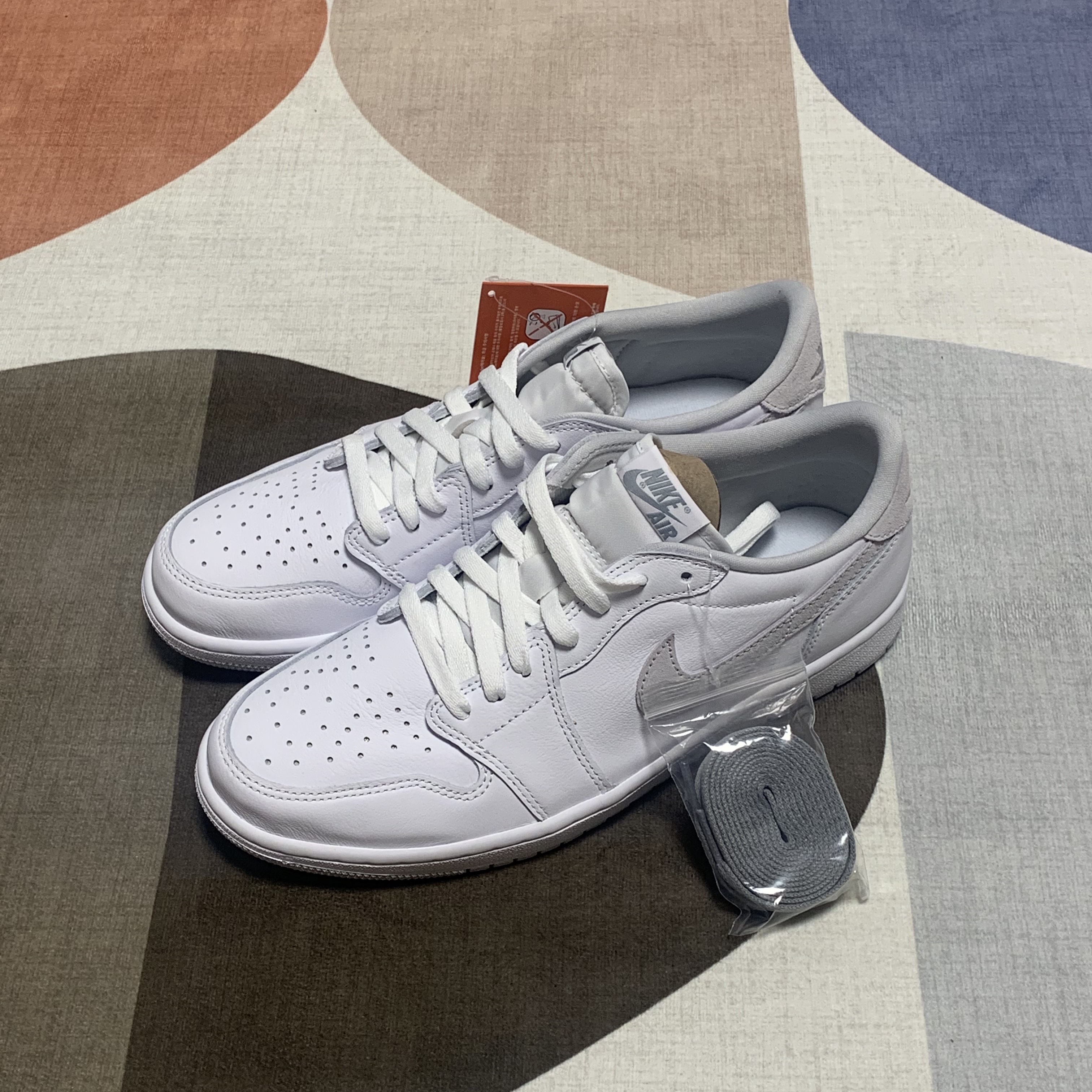 Jordan 1 Low OG Neutral Grey 착용 스타일 - 1