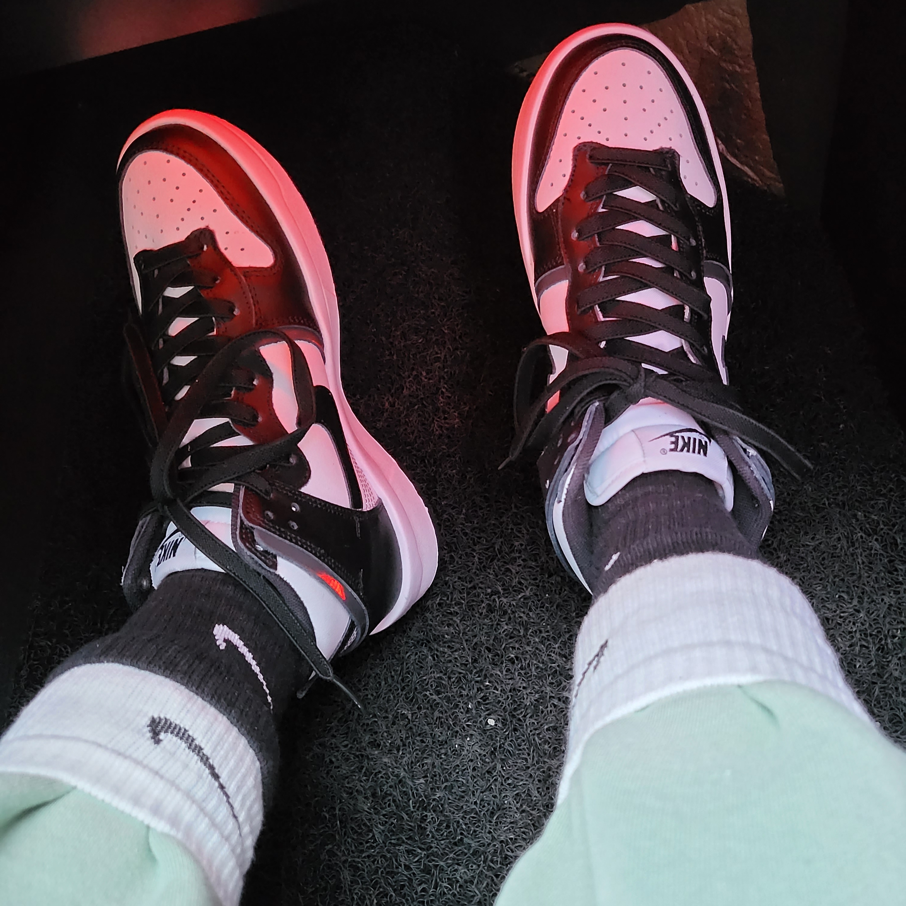 (W) Nike Dunk High Up Black and White, Nike Everyday Plus Cushioned Training Crew Socks Black White (Korean Ver.) μ°©μ© μ€νμΌ