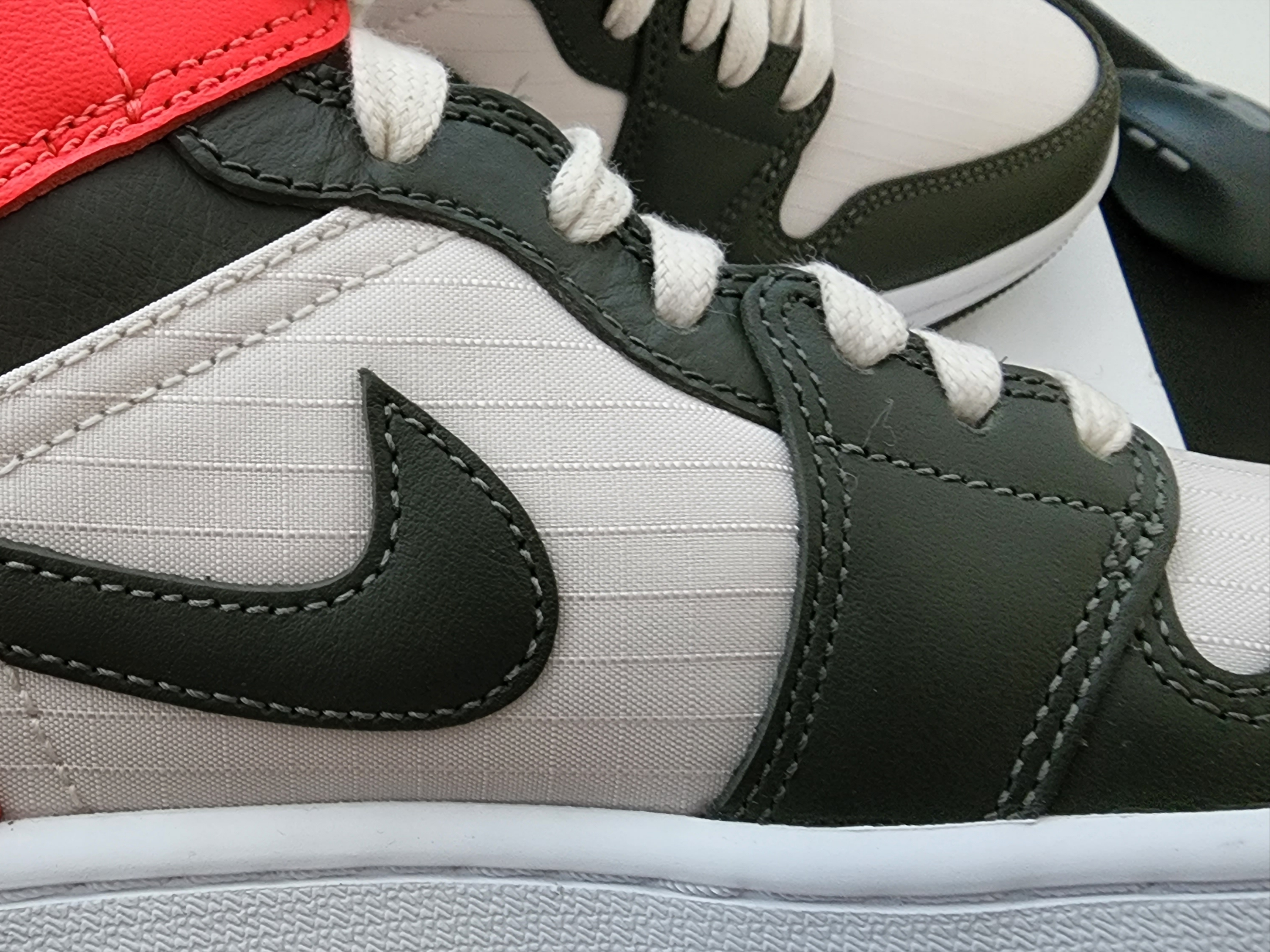 (W) Jordan 1 Mid SE Newsprint 착용 스타일 - 5