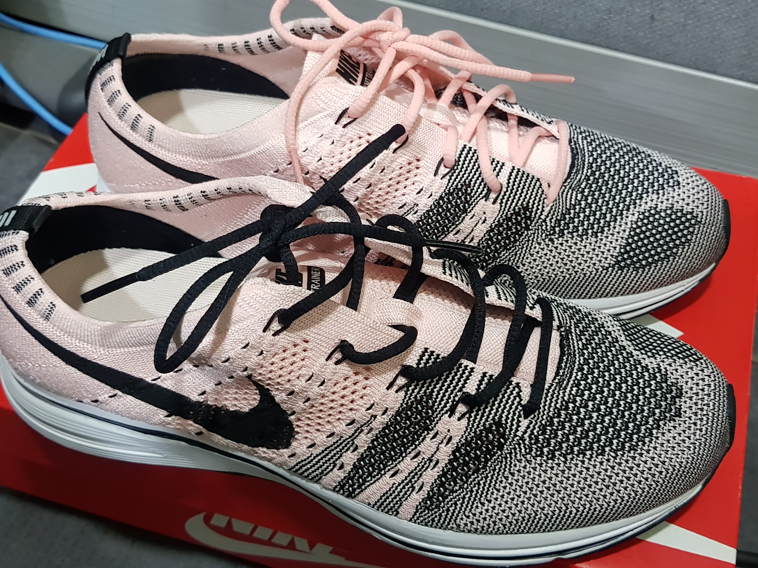 Nike Flyknit Trainer Sunset Tint 착용 스타일