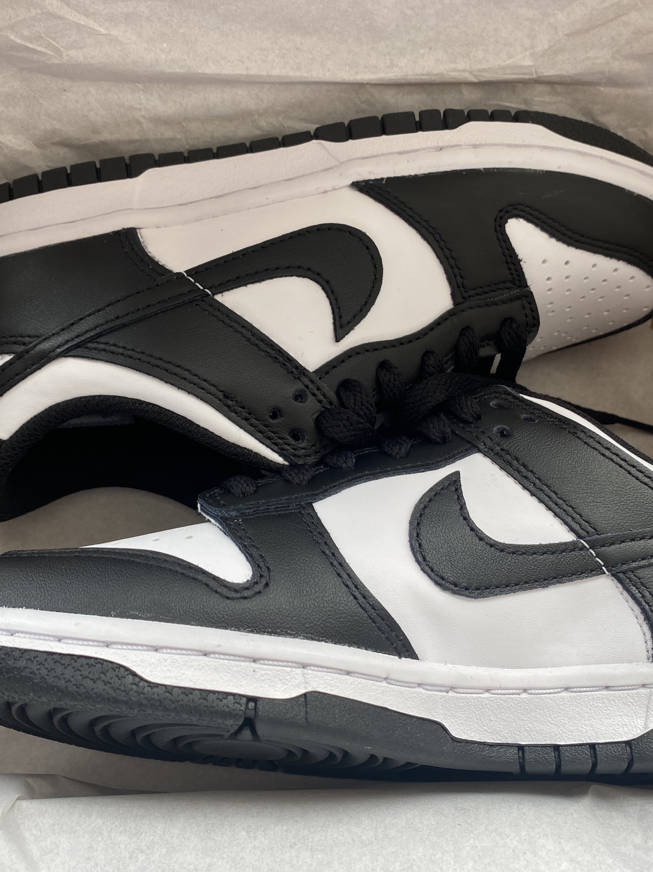 (GS) Nike Dunk Low Black 착용 스타일