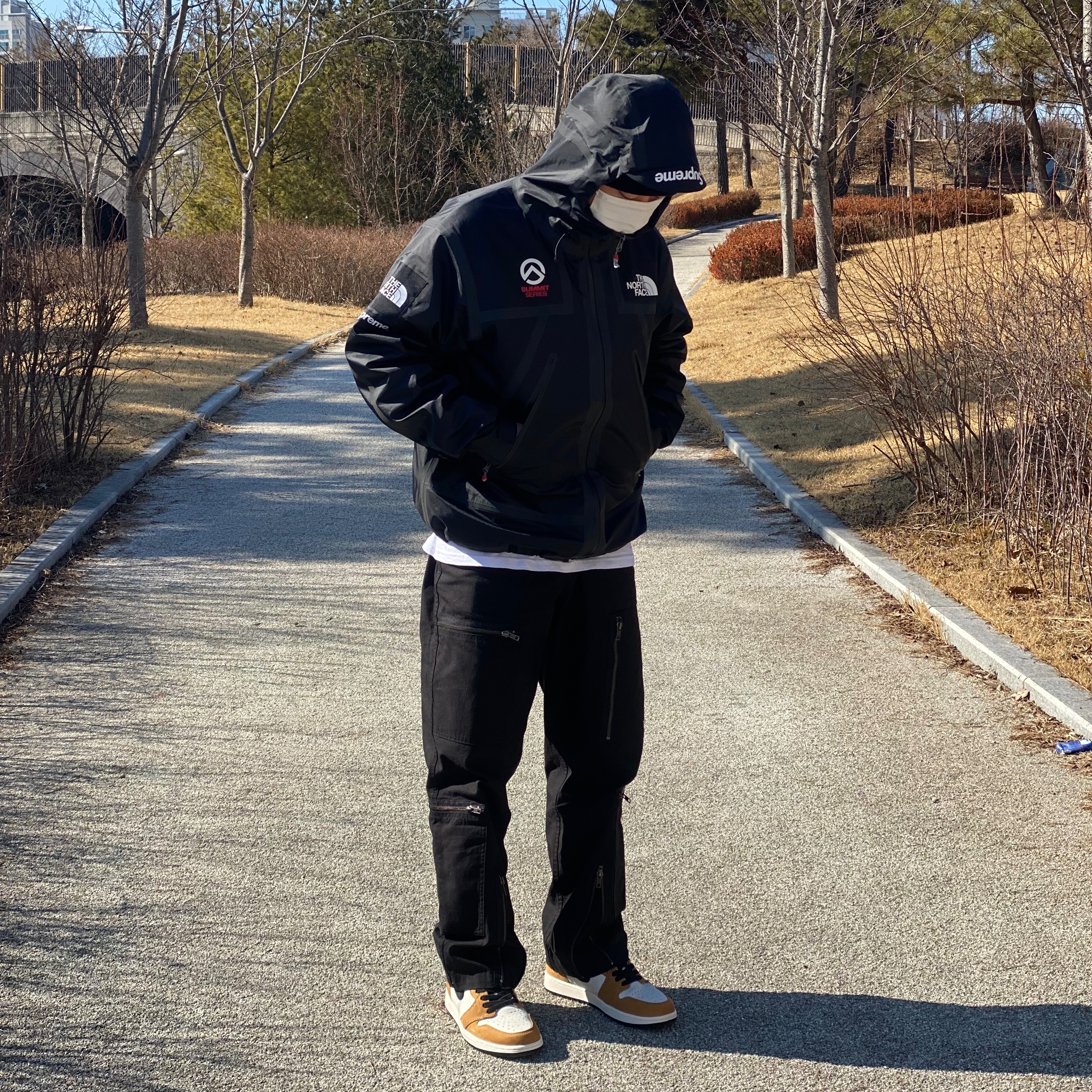 Jordan 1 Retro High Rookie of the Year, Supreme x The North Face Summit Series Outer Tape Seam Jacket Black - 21SS 착용 스타일