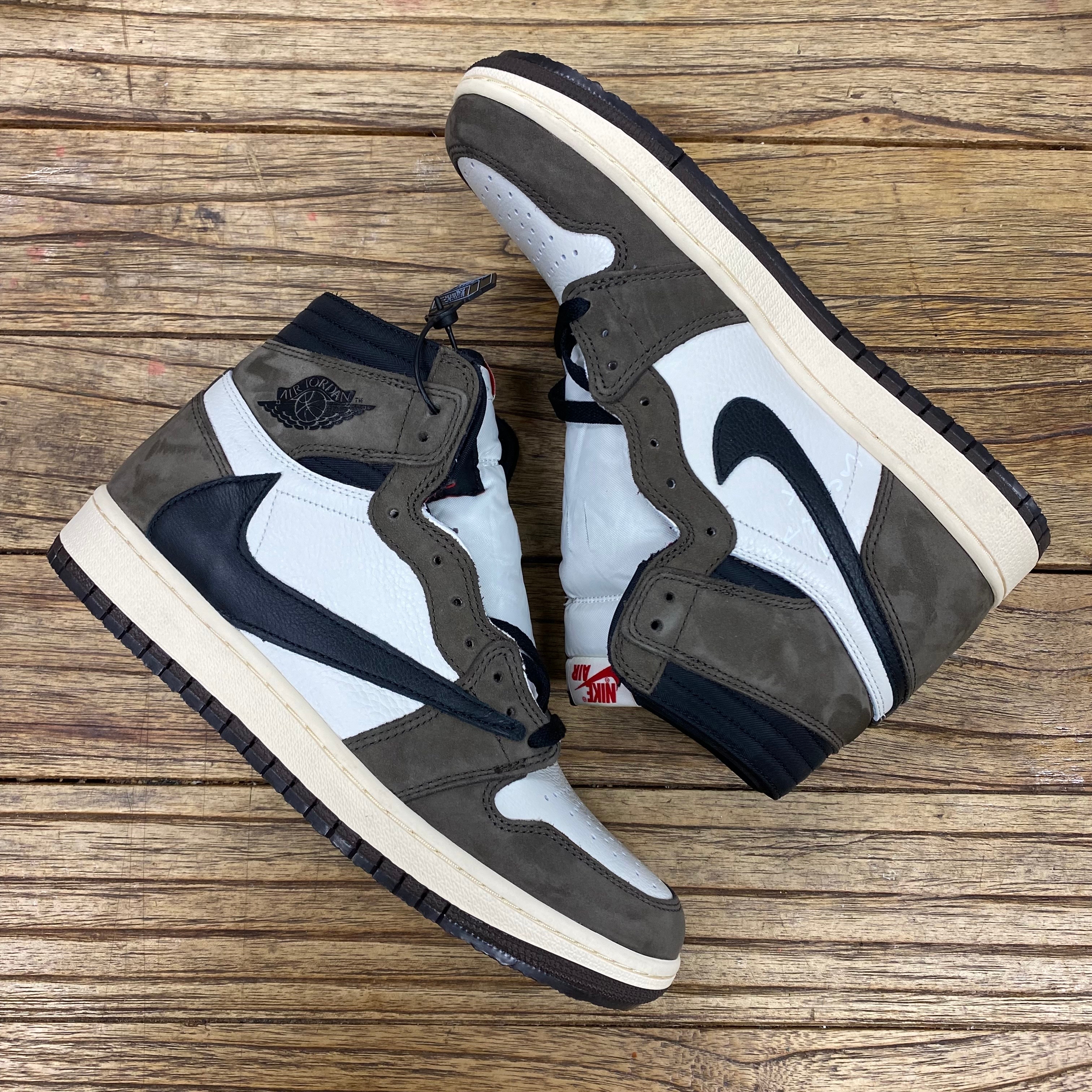 Jordan 1 x Travis Scott Retro High OG SP Mocha 착용 스타일