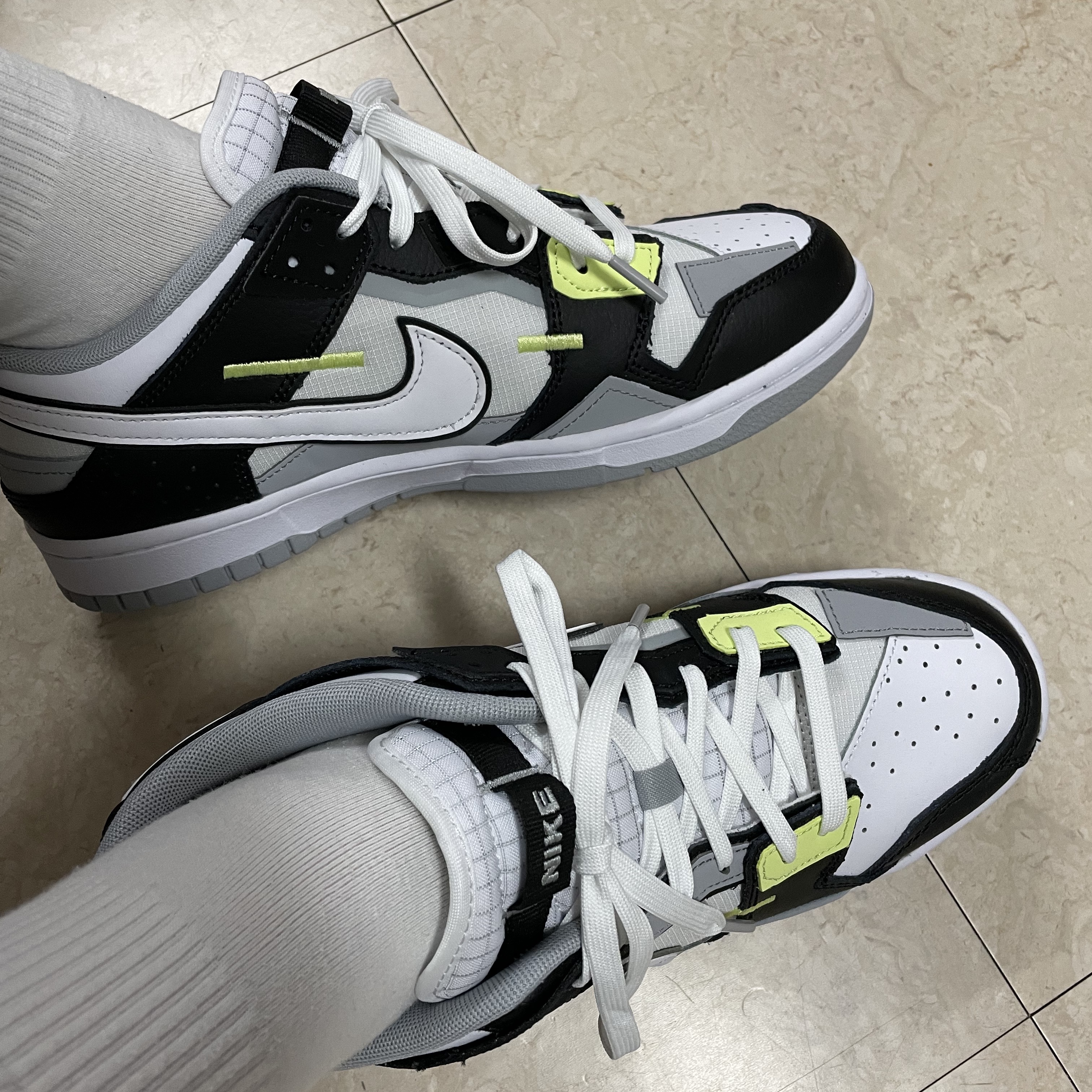 Nike Dunk Scrap Black Lemon Twist 착용 스타일