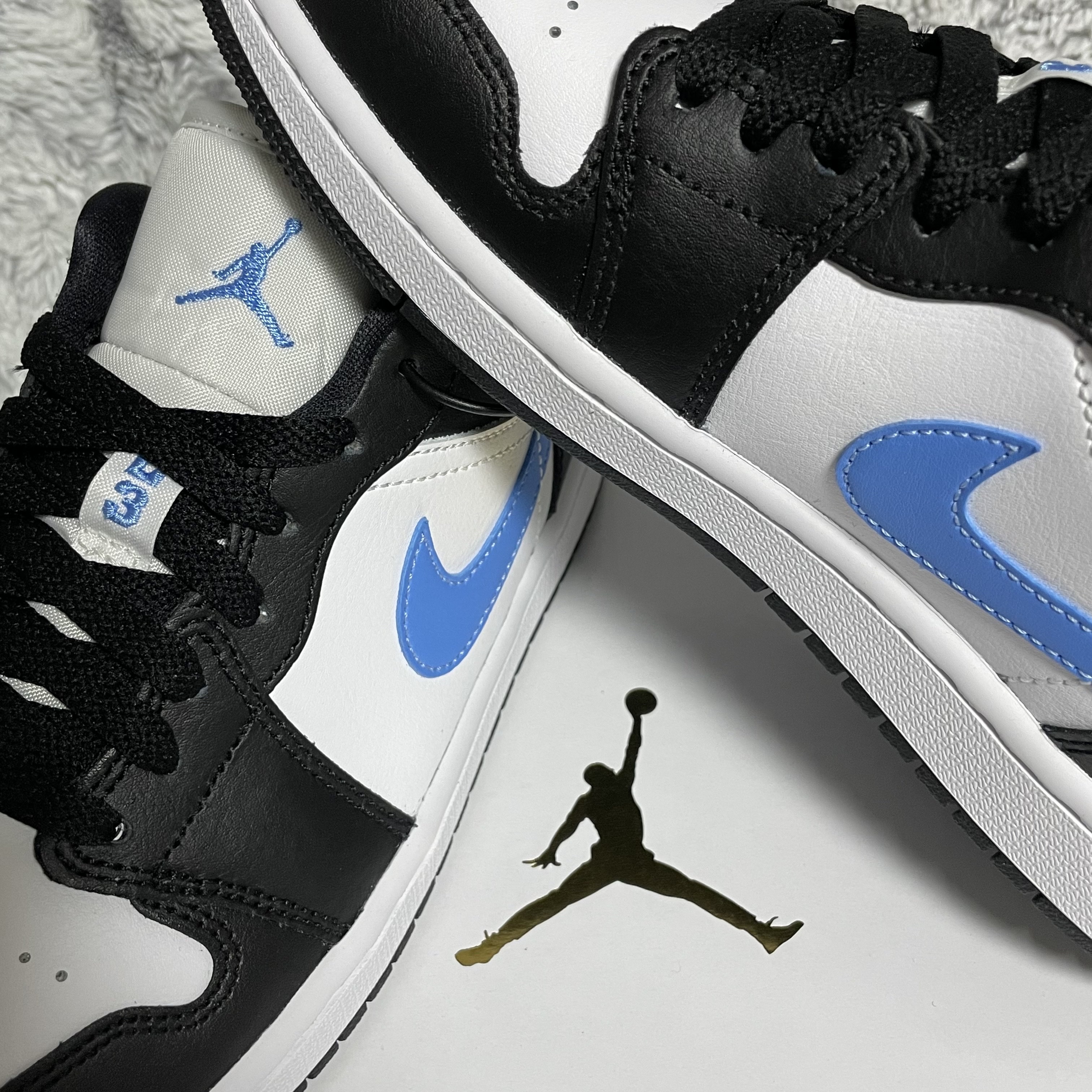 (W) Jordan 1 Low Black University Blue 착용 스타일 - 2