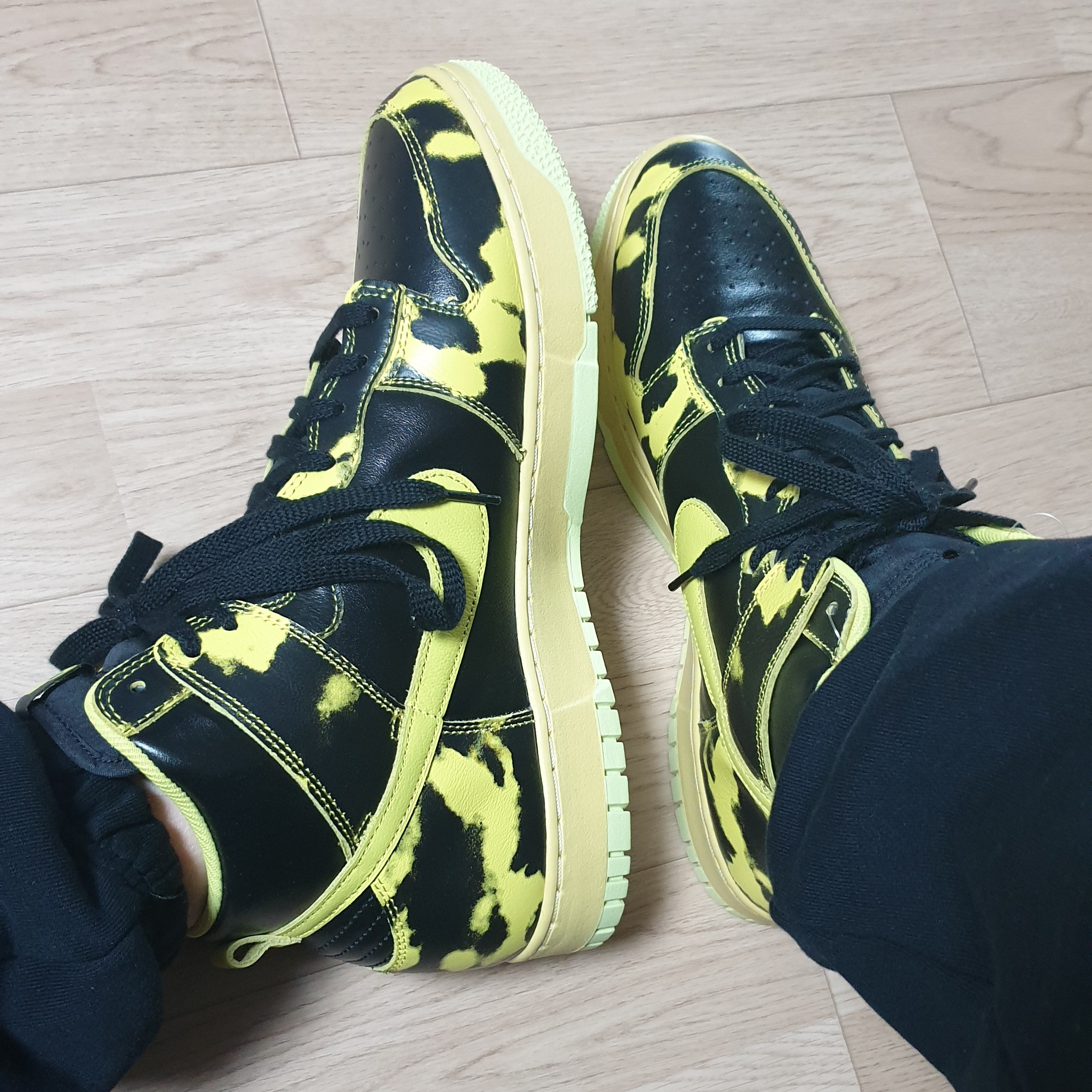 Nike Dunk High 1985 SP Yellow Acid Wash 착용 스타일 - 3