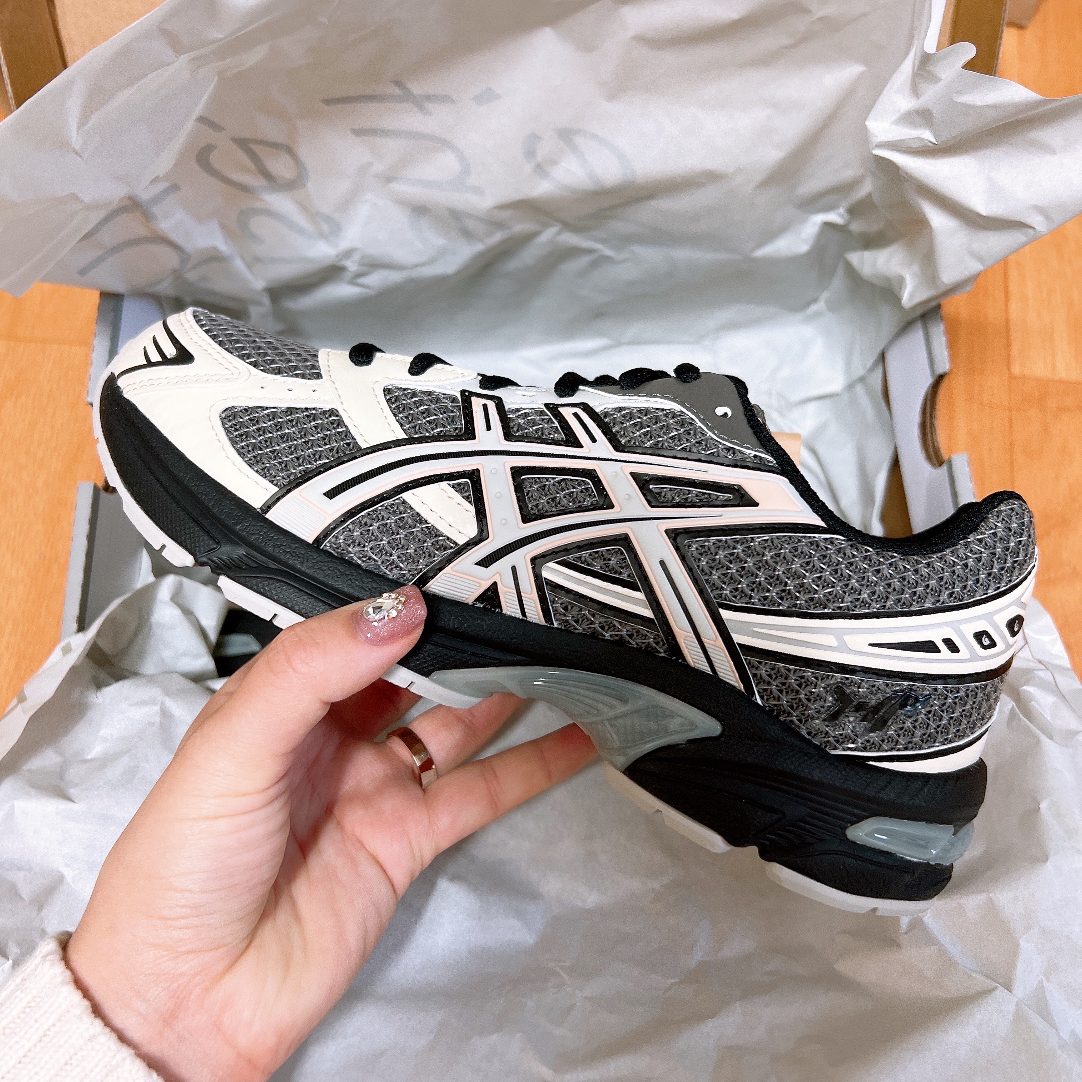 Asics x I4P Gel-1130 Mink Glacier Grey 착용 스타일 - 1