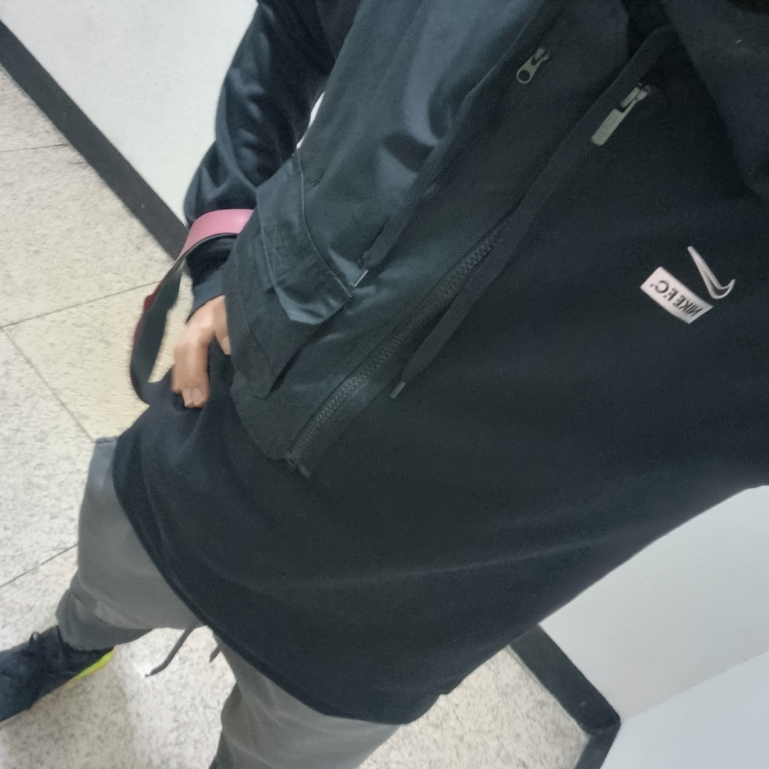 (W) Nike Fontanka Waffle Black Volt 착용 스타일