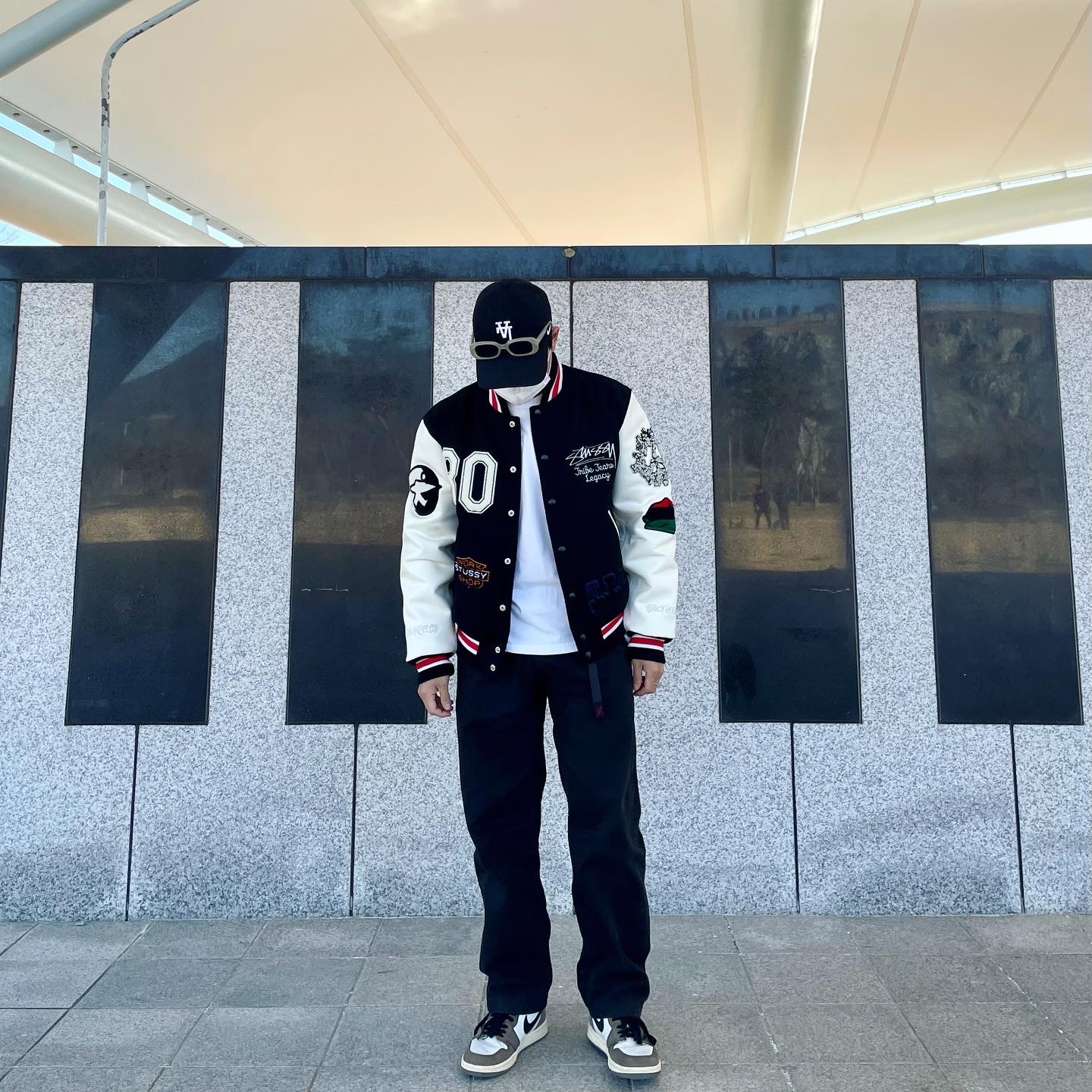 Jordan 1 x Travis Scott Retro High OG SP Mocha, Stussy x Our Legacy x Denim Tears TTL Varsity Jacket Black 착용 스타일