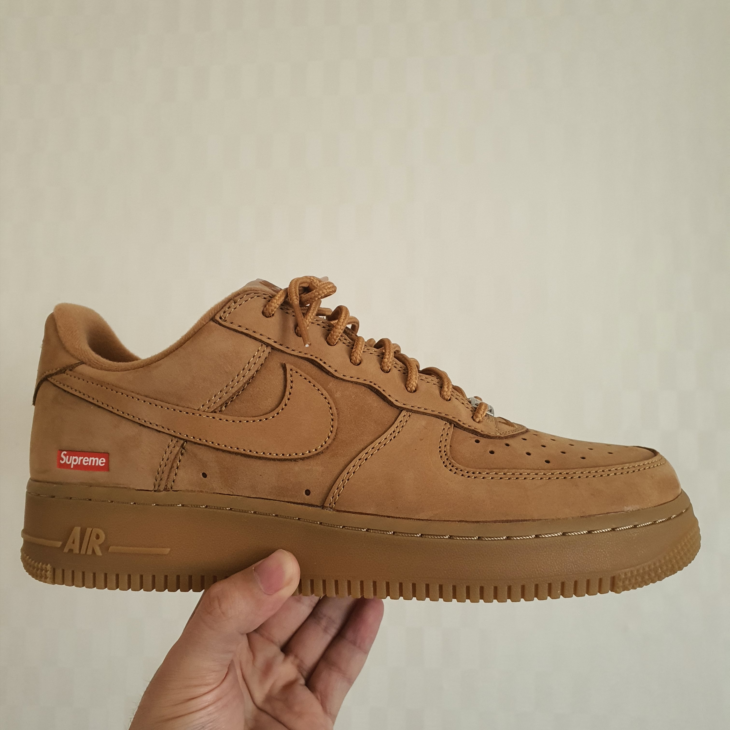 Nike x Supreme Air Force 1 Low Flax 착용 스타일