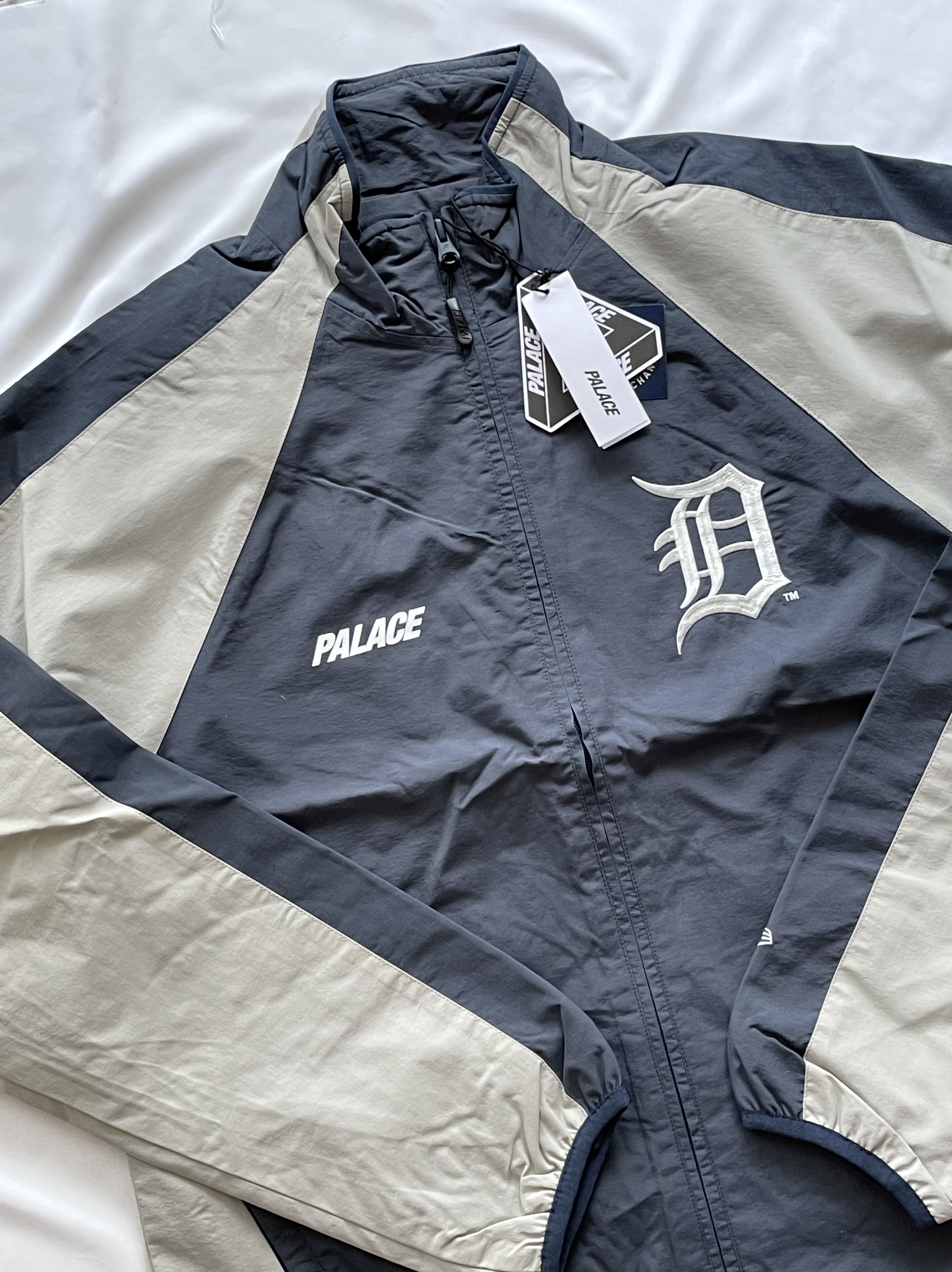 Palace x Detroit Tigers New Era Track Top Navy Grey - 22SS 착용 스타일 - 1