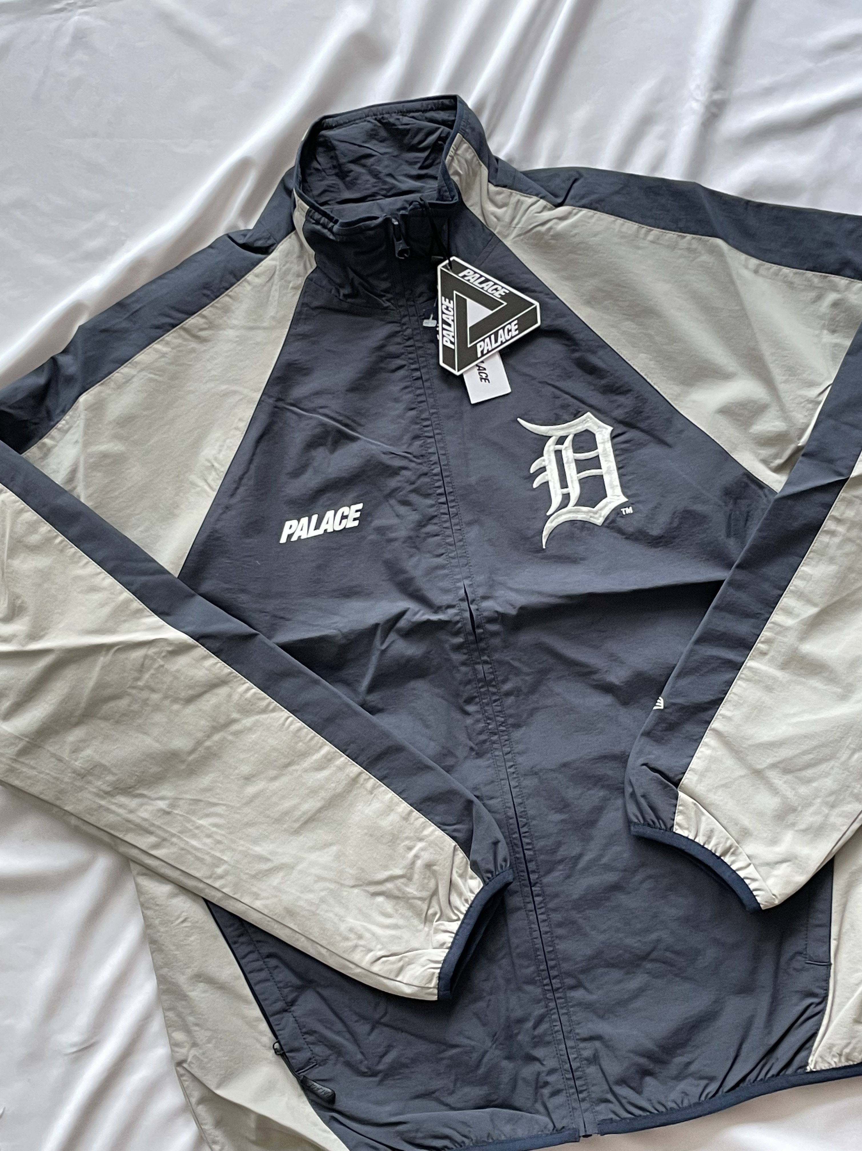 Palace x Detroit Tigers New Era Track Top Navy Grey - 22SS 착용 스타일 - 3