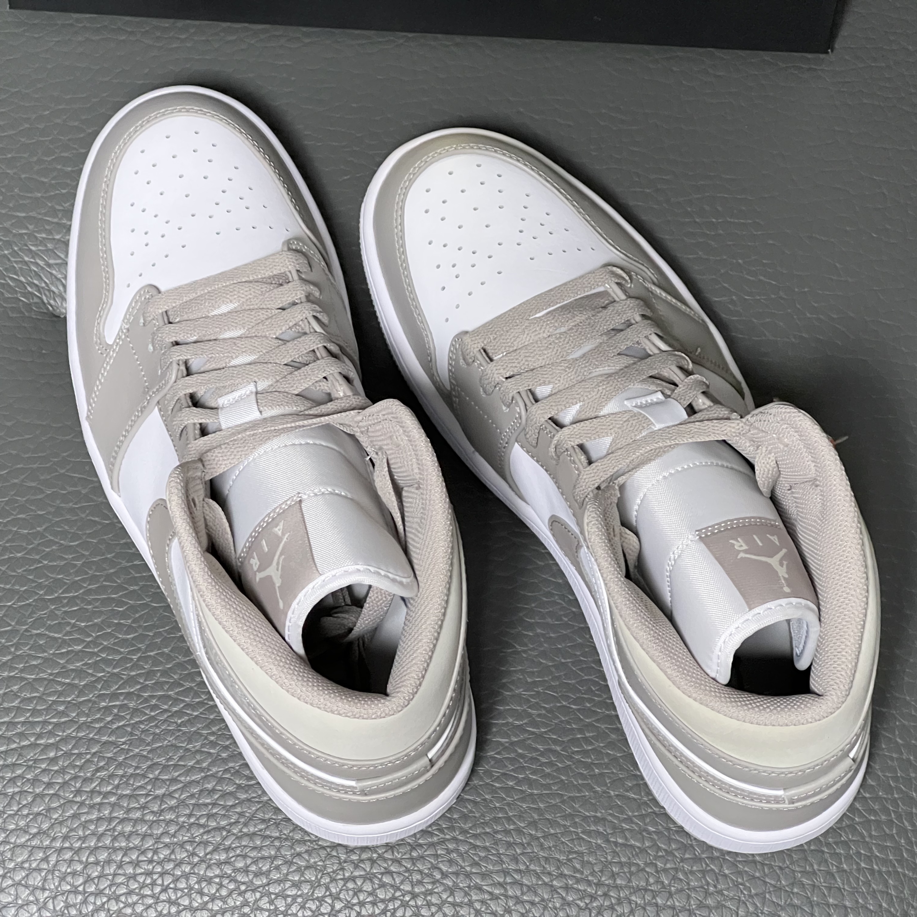 Jordan 1 Mid College Grey 착용 스타일 - 4
