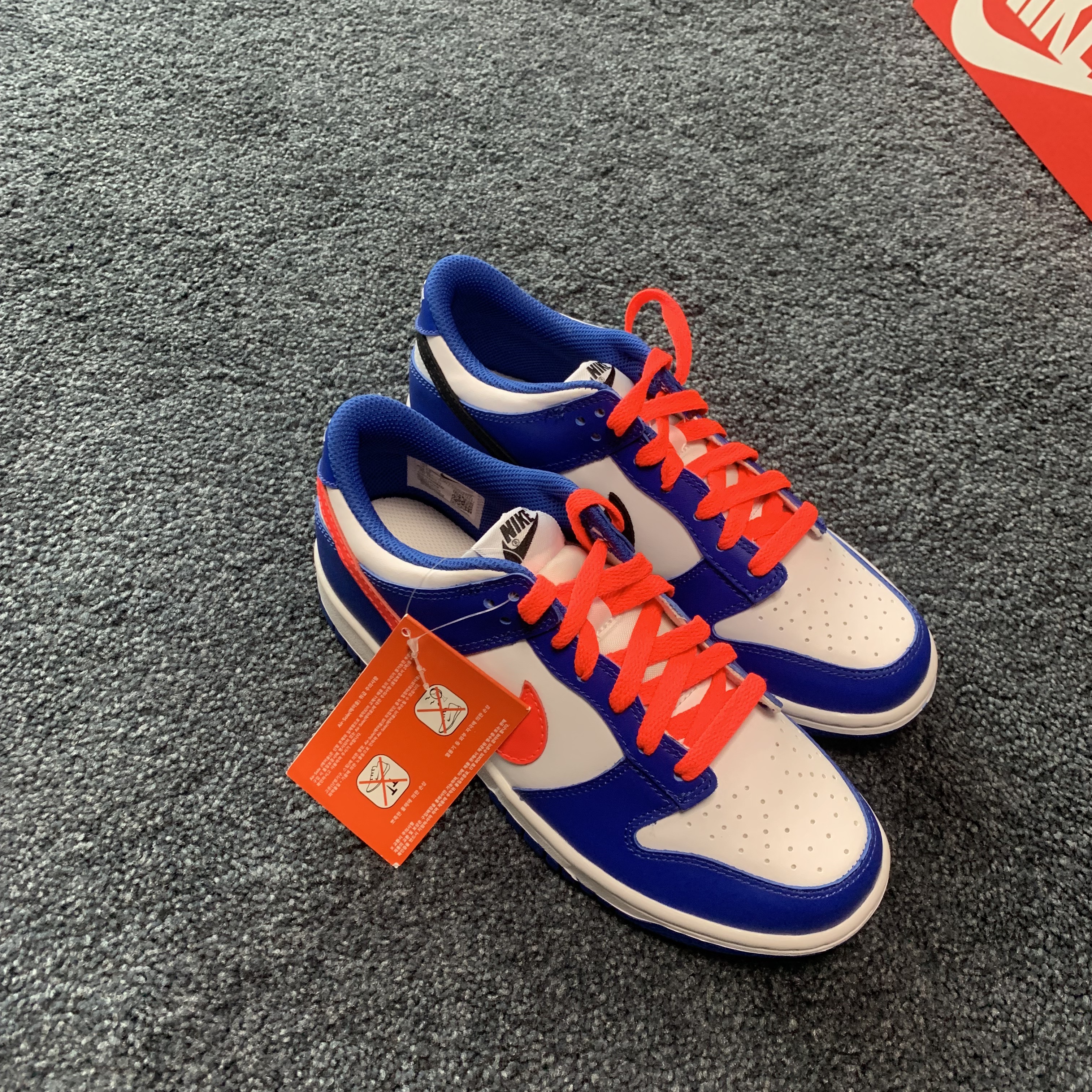 (GS) Nike Dunk Low Bright Crimson Game Royal 착용 스타일 - 1